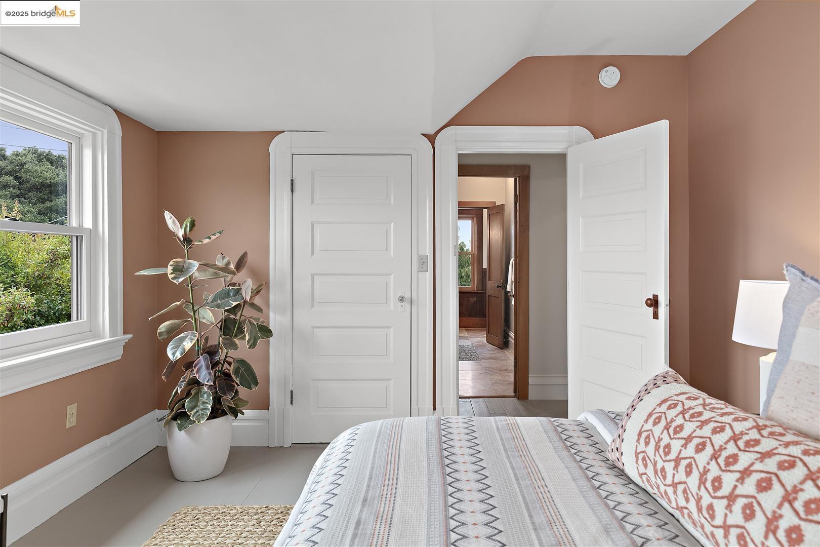 2718 Martin Luther King Jr Way