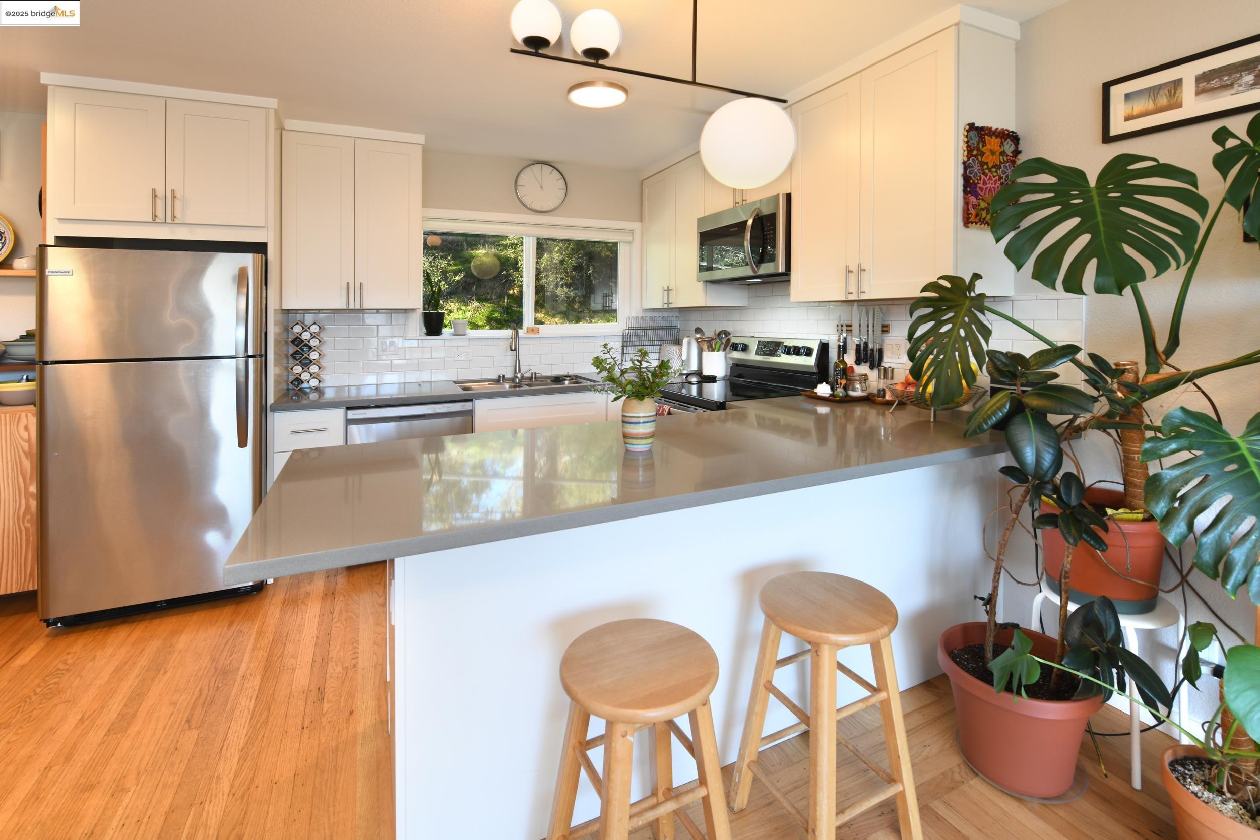 785 Taft Ave # 4