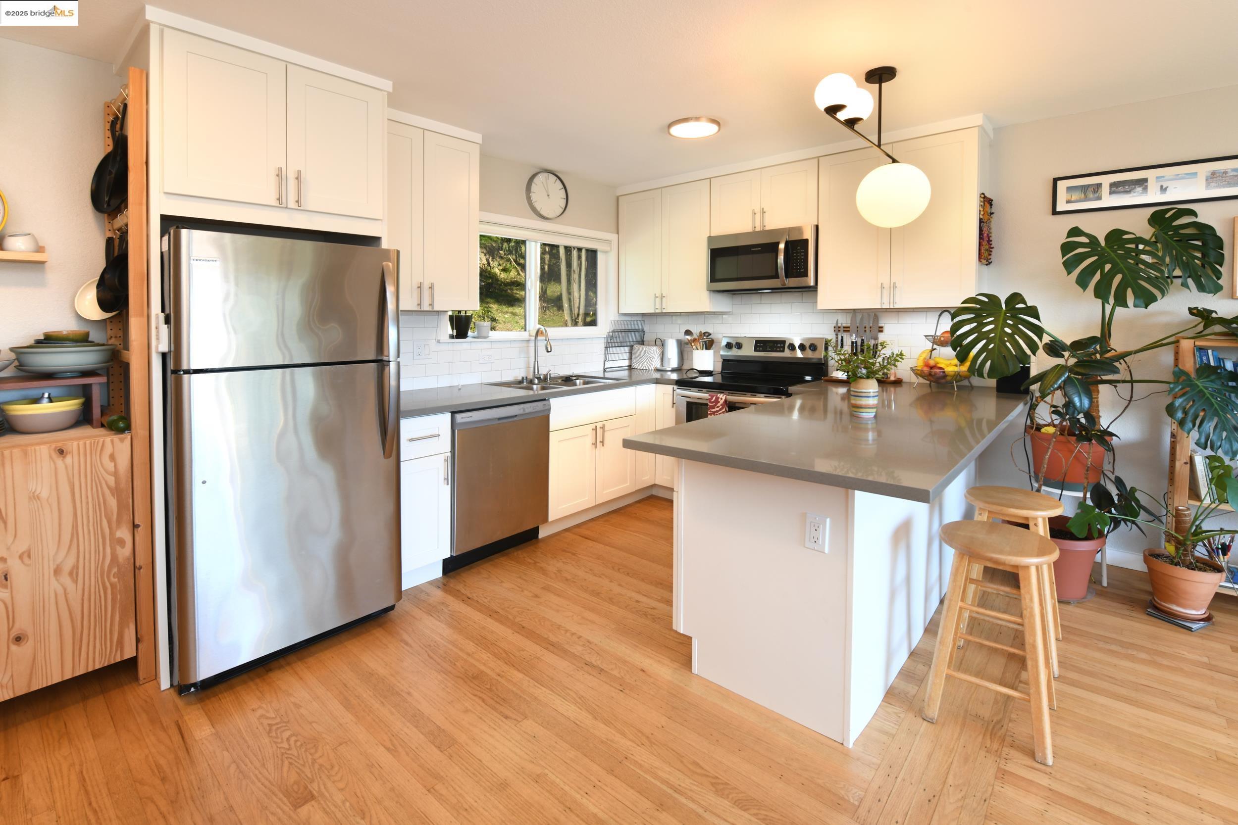 785 Taft Ave # 4