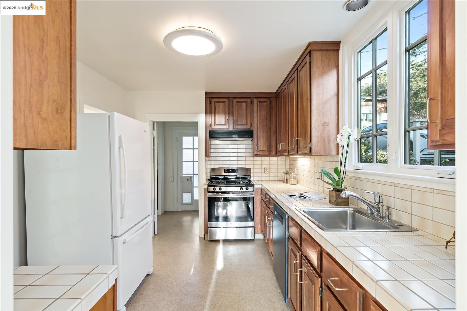 1930 San Antonio Ave