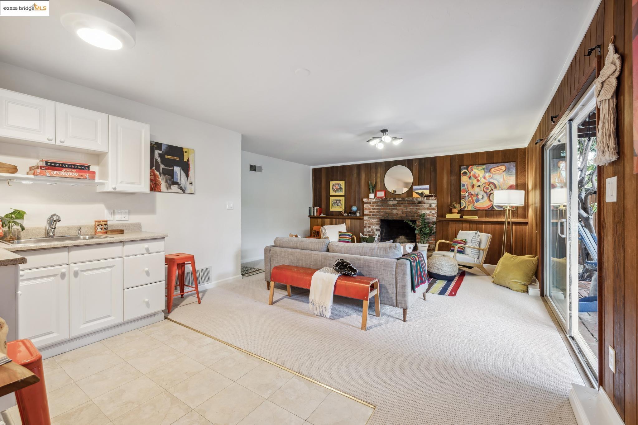 7547 Altura Pl