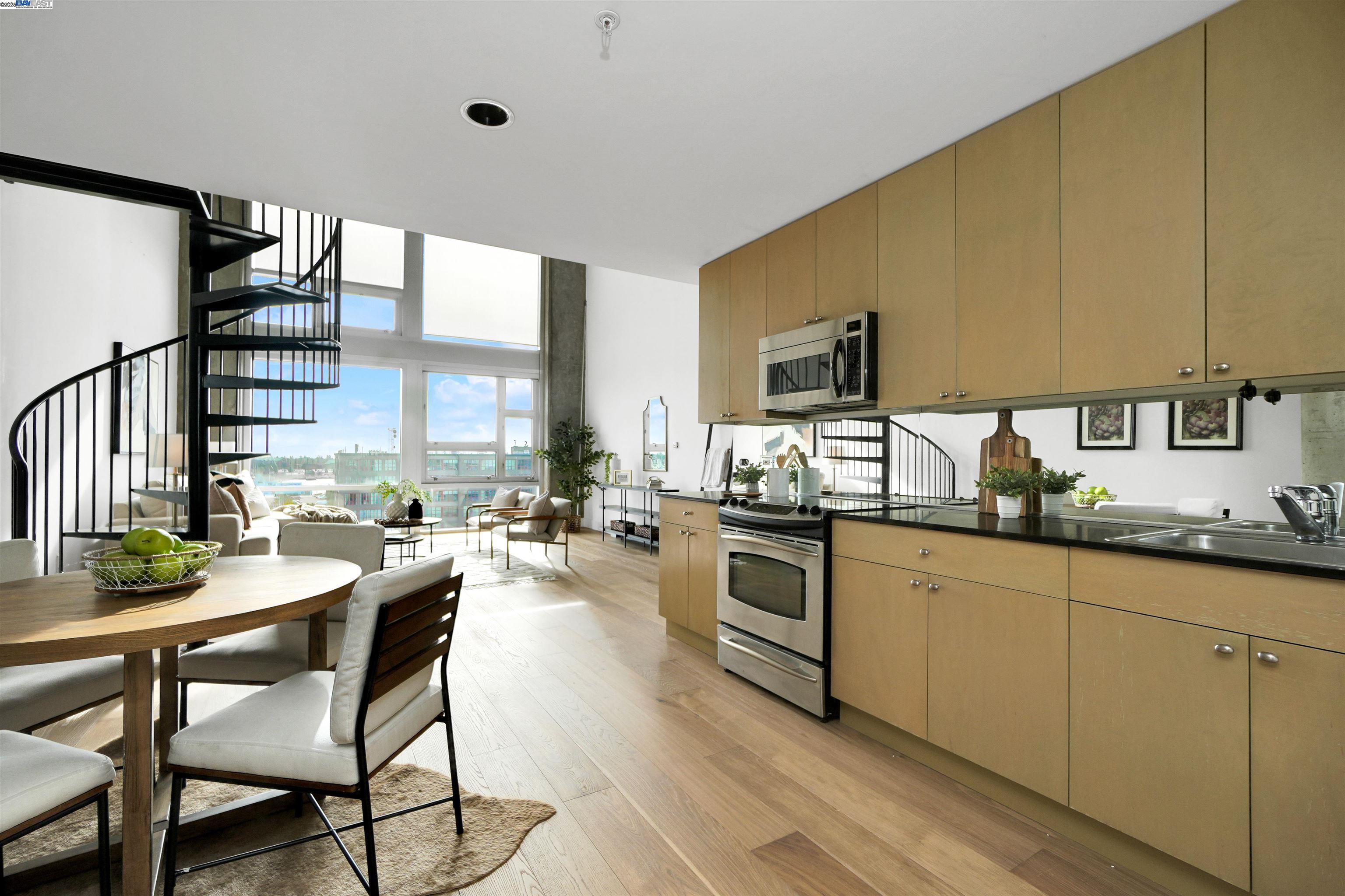 311 Oak St Unit: PH25