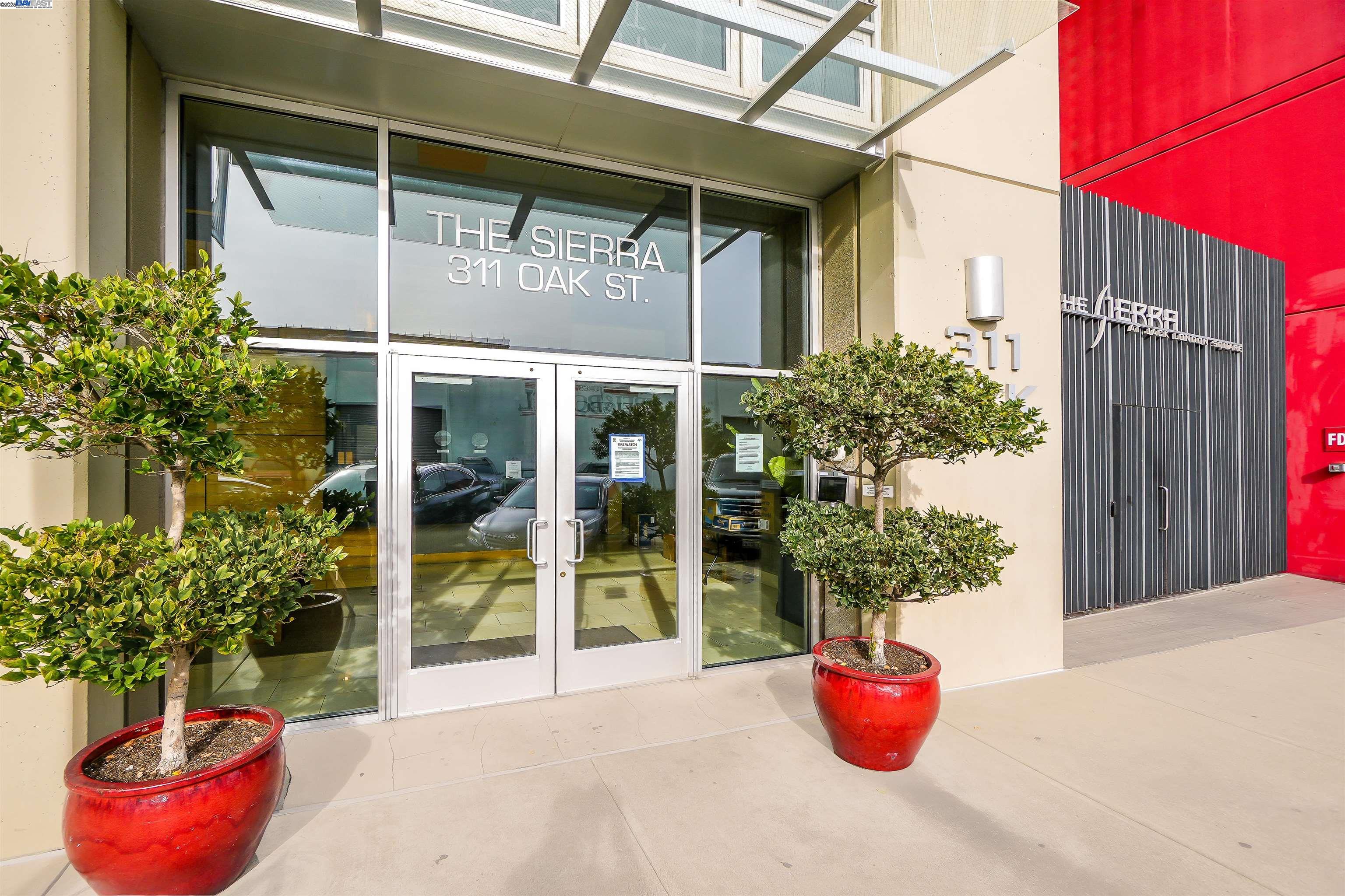 311 Oak St Unit: PH25