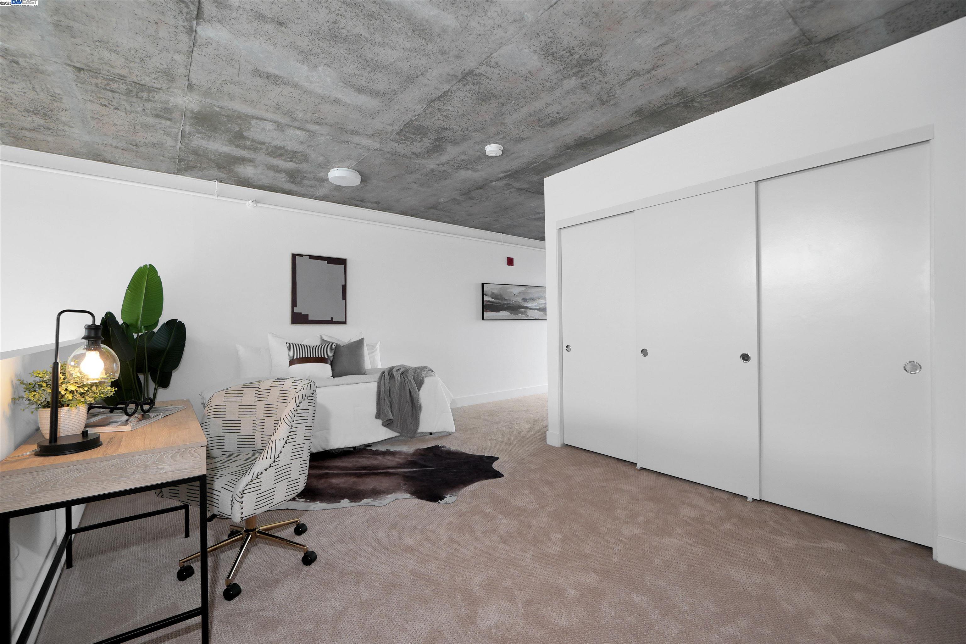 311 Oak St Unit: PH25