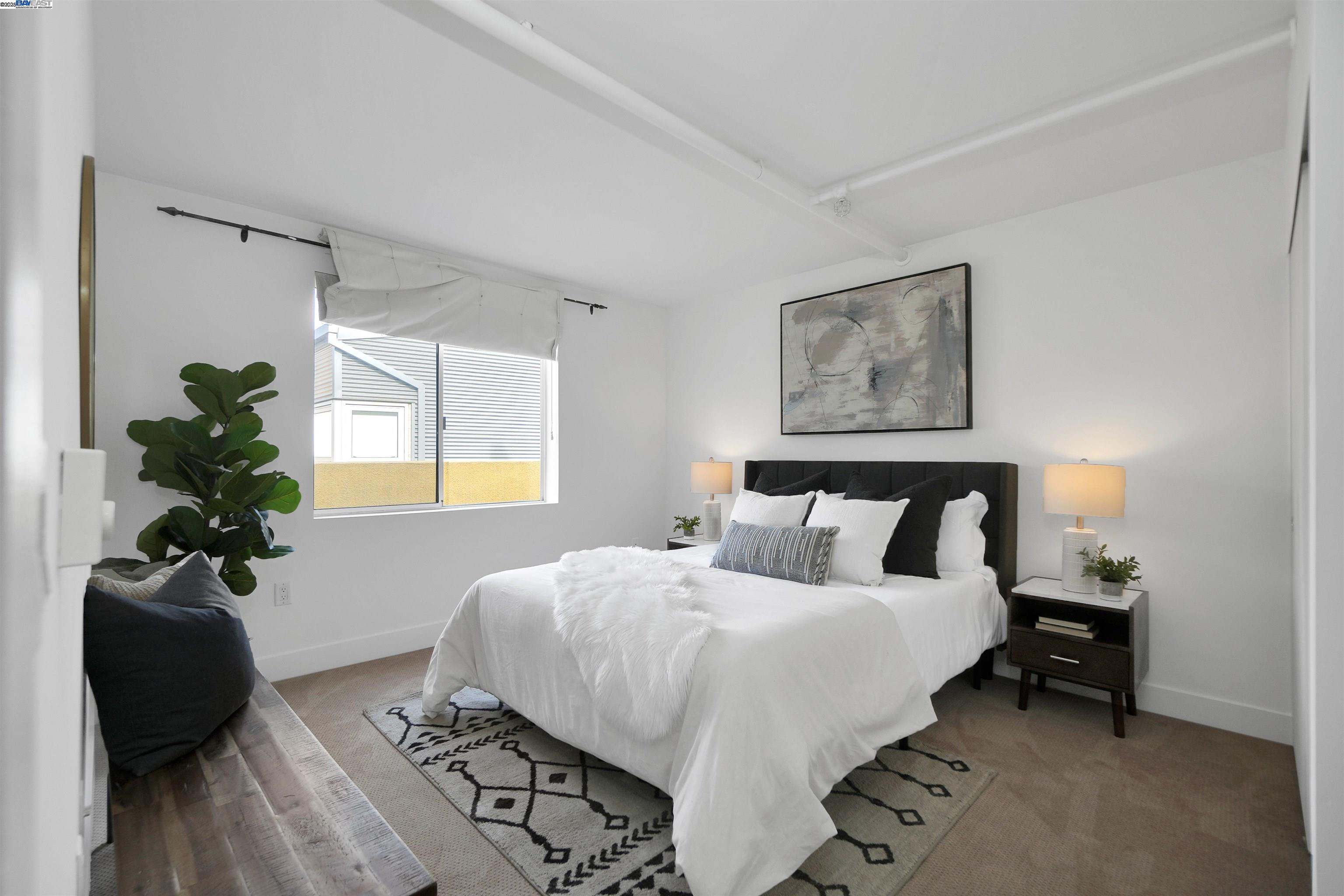 311 Oak St Unit: PH25