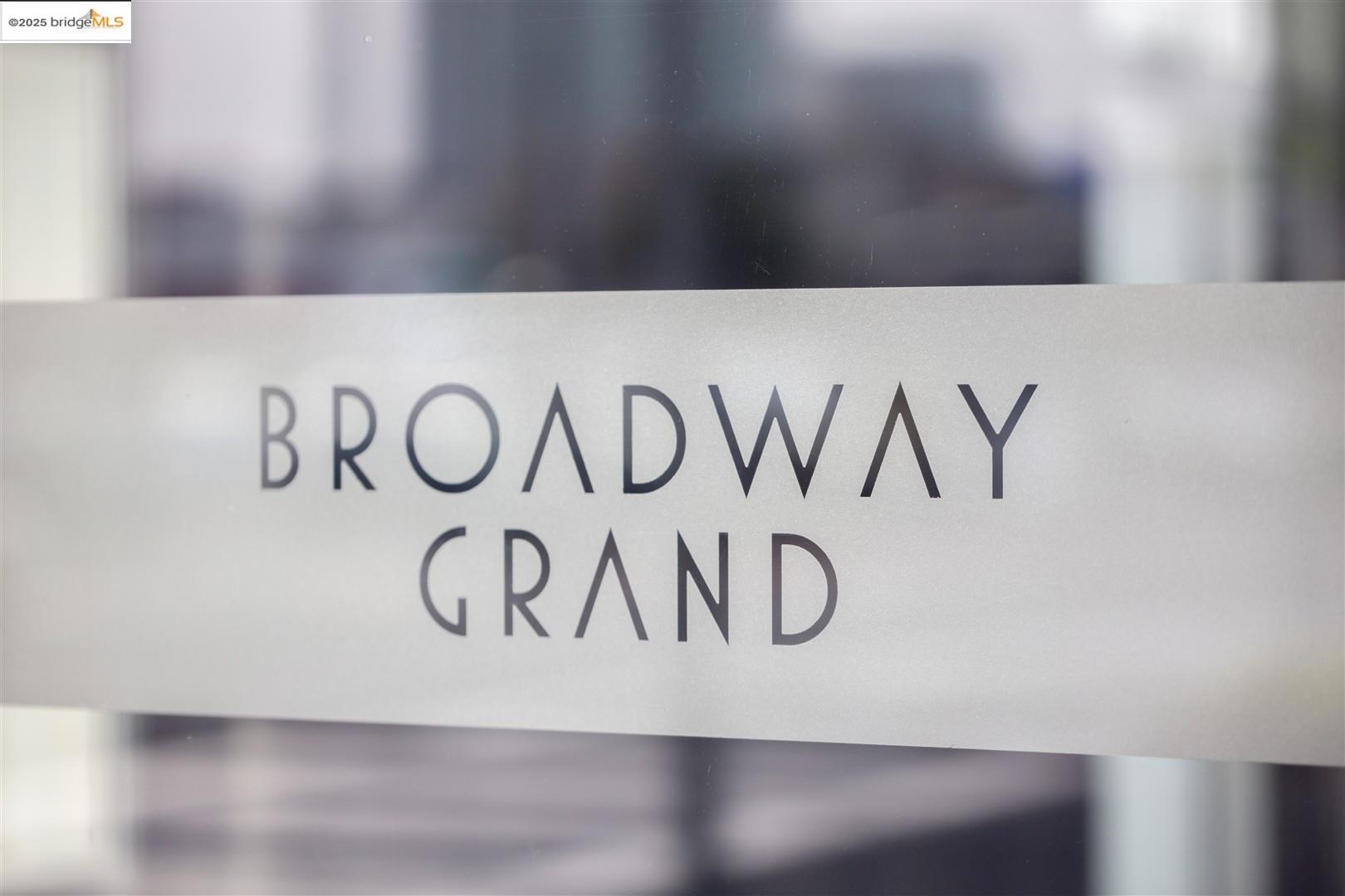 438 W Grand # 523
