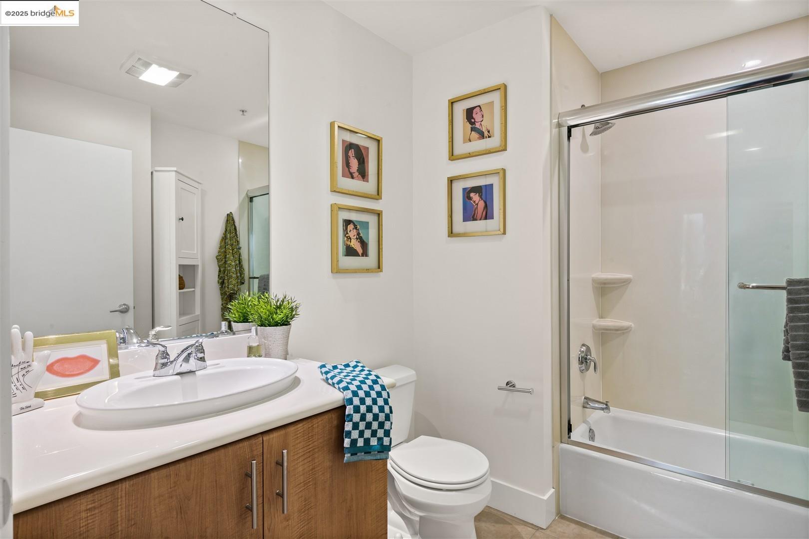 438 W Grand # 523