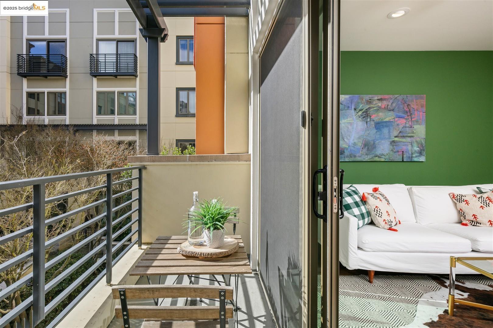 438 W Grand # 523