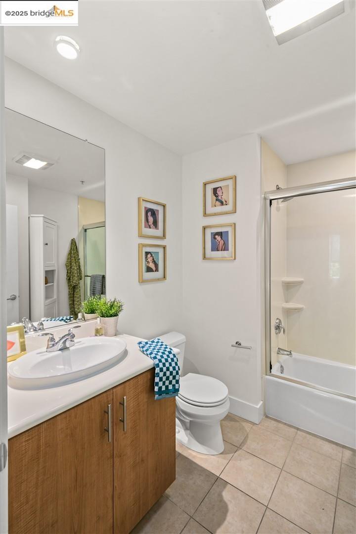 438 W Grand # 523