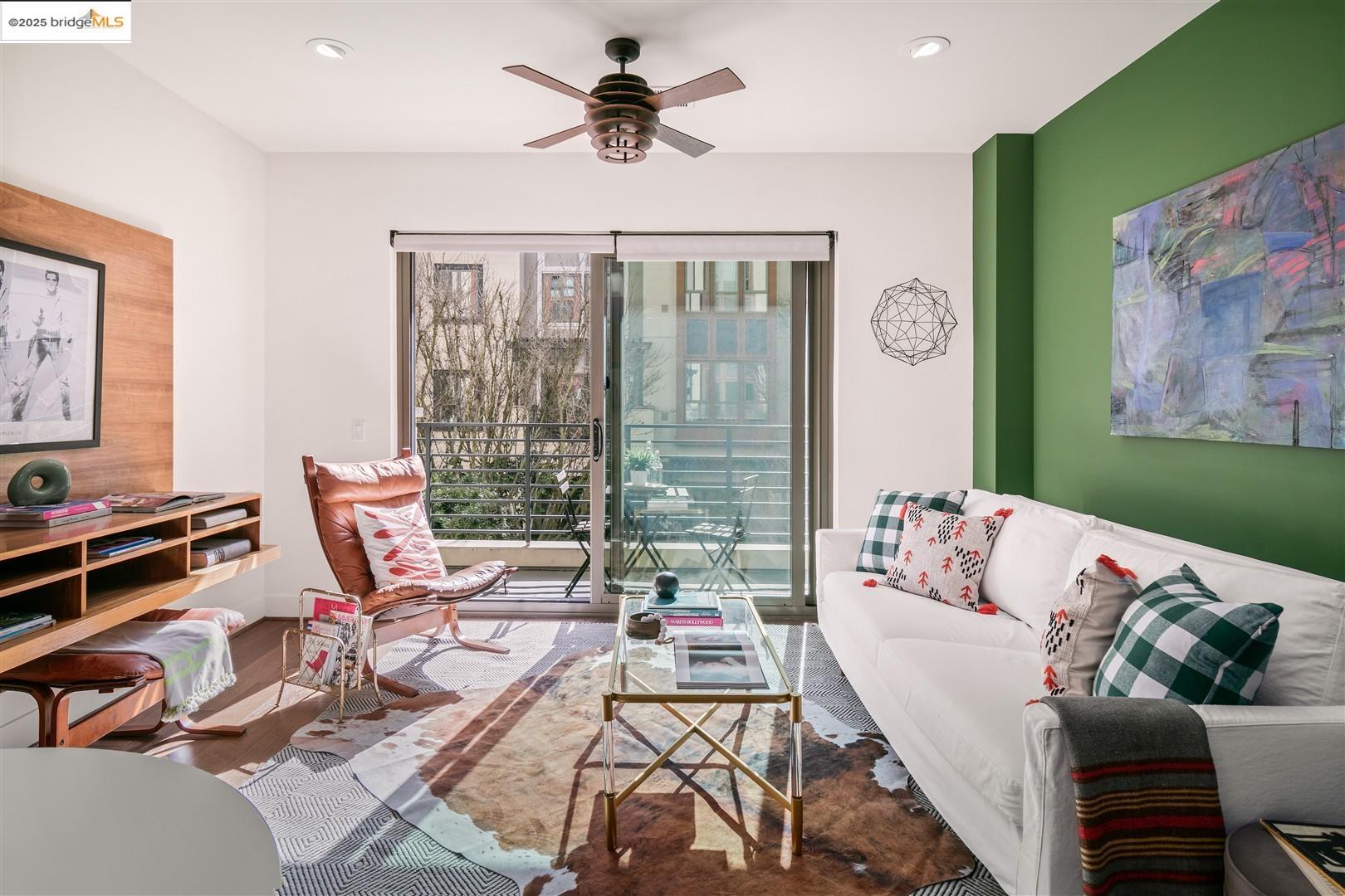 438 W Grand # 523