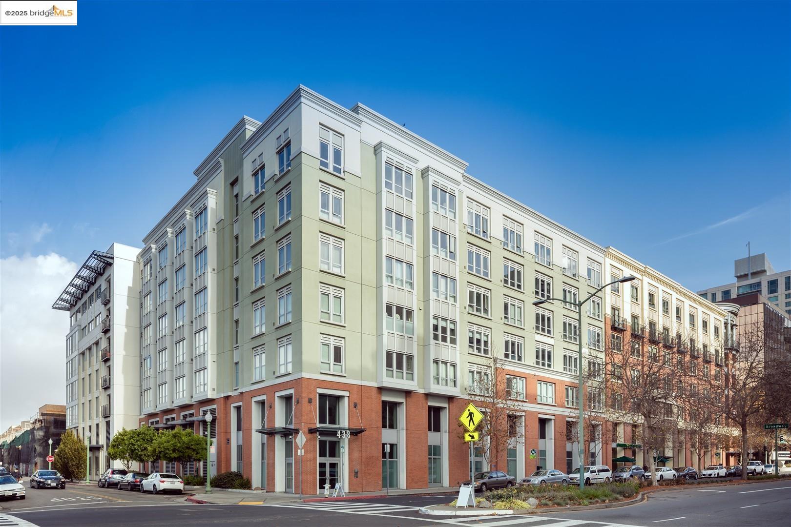 438 W Grand # 523