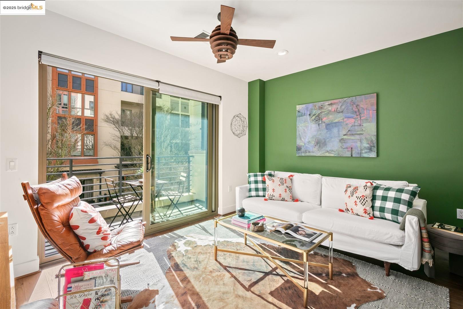 438 W Grand # 523