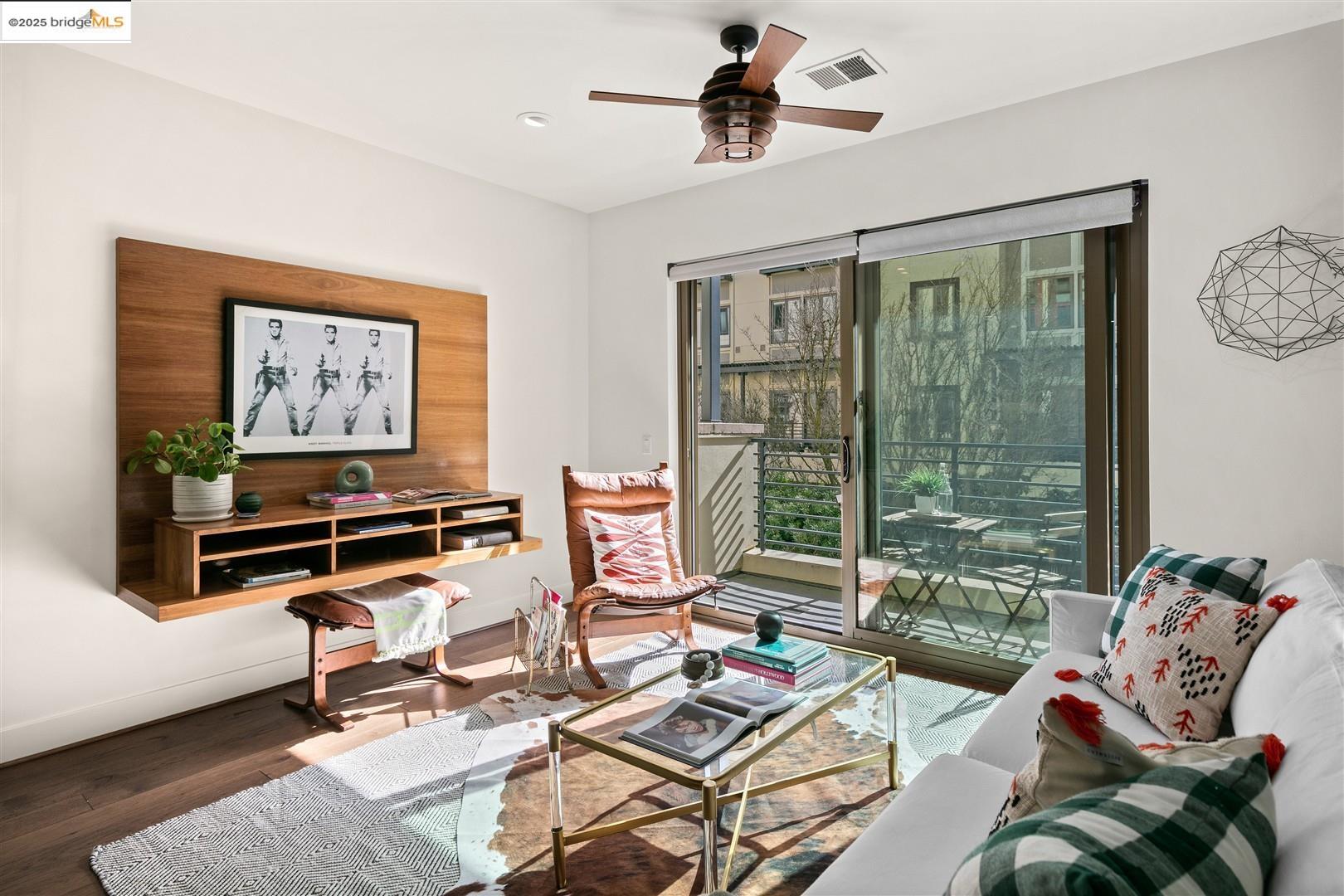438 W Grand # 523