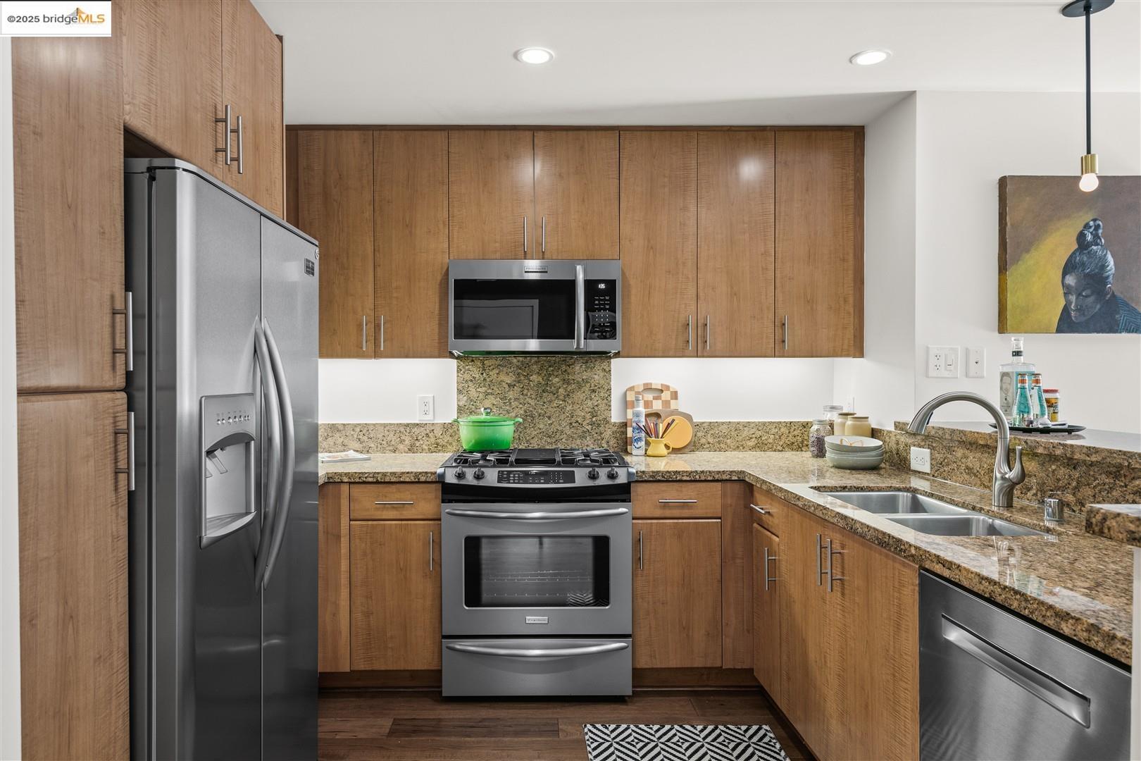 438 W Grand # 523