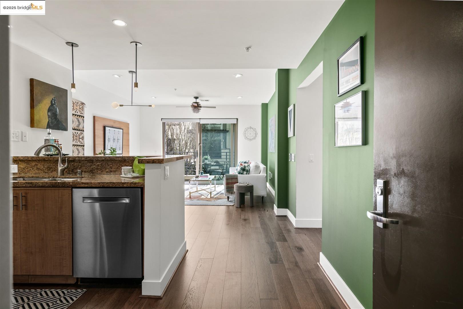 438 W Grand # 523