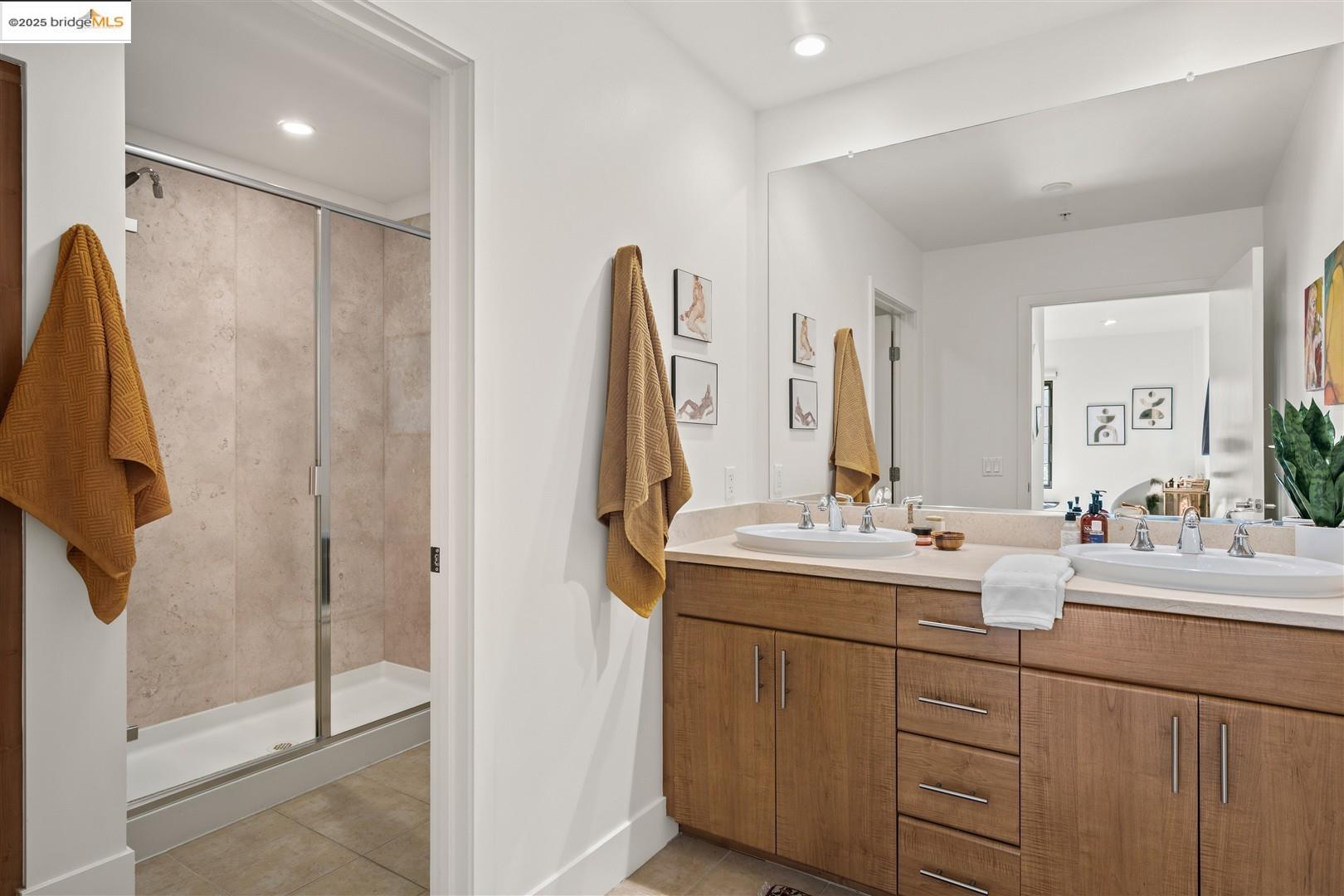 438 W Grand # 523