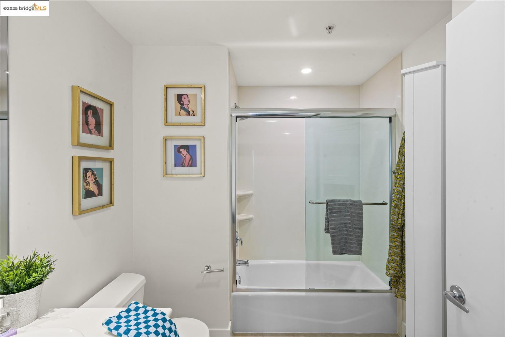 438 W Grand # 523
