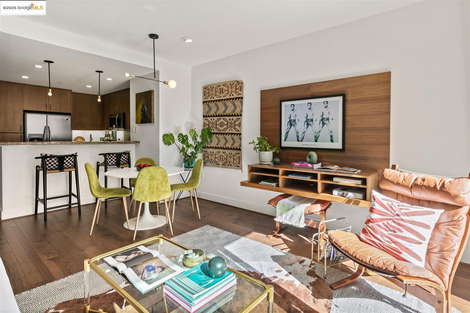 438 W Grand # 523