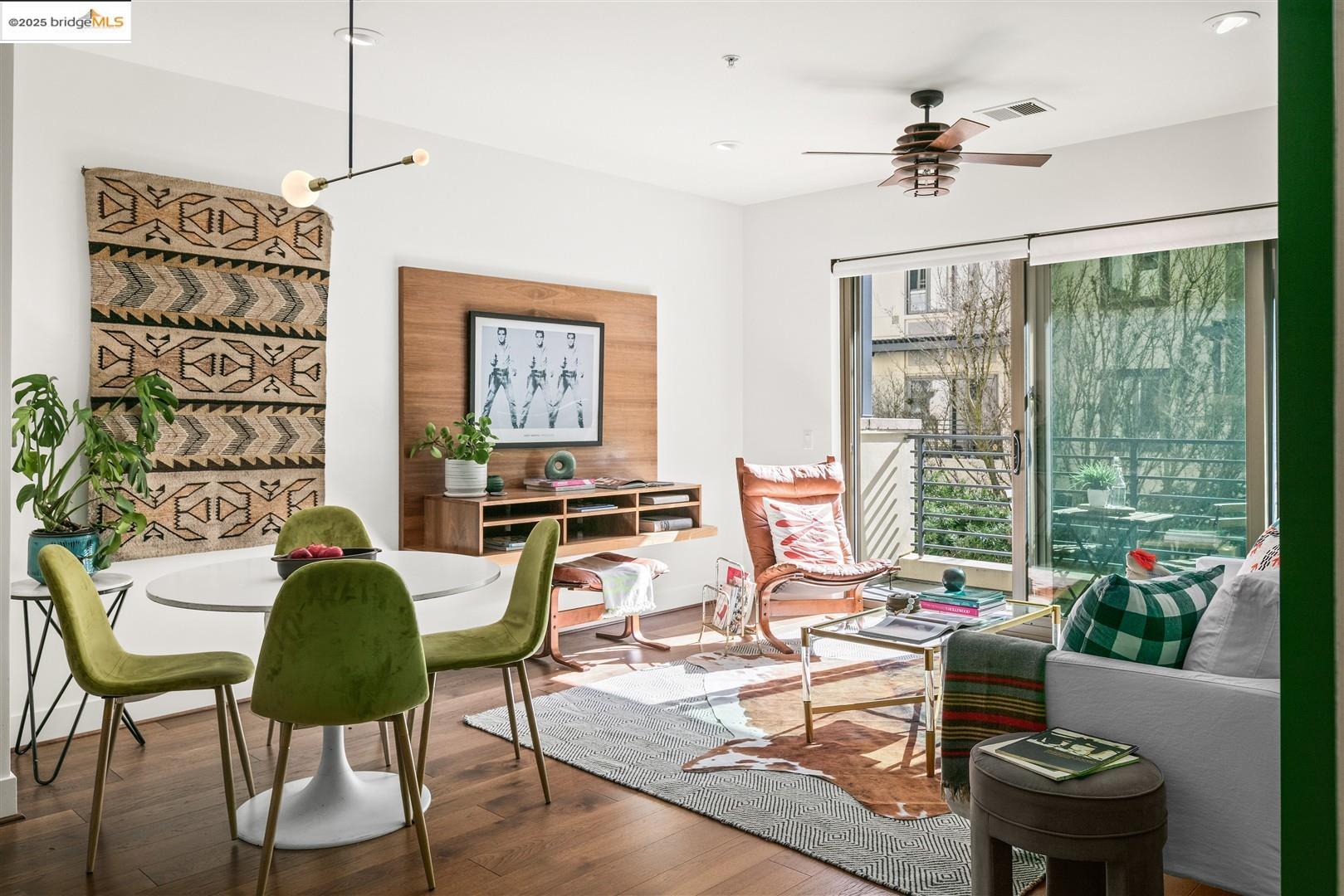 438 W Grand # 523