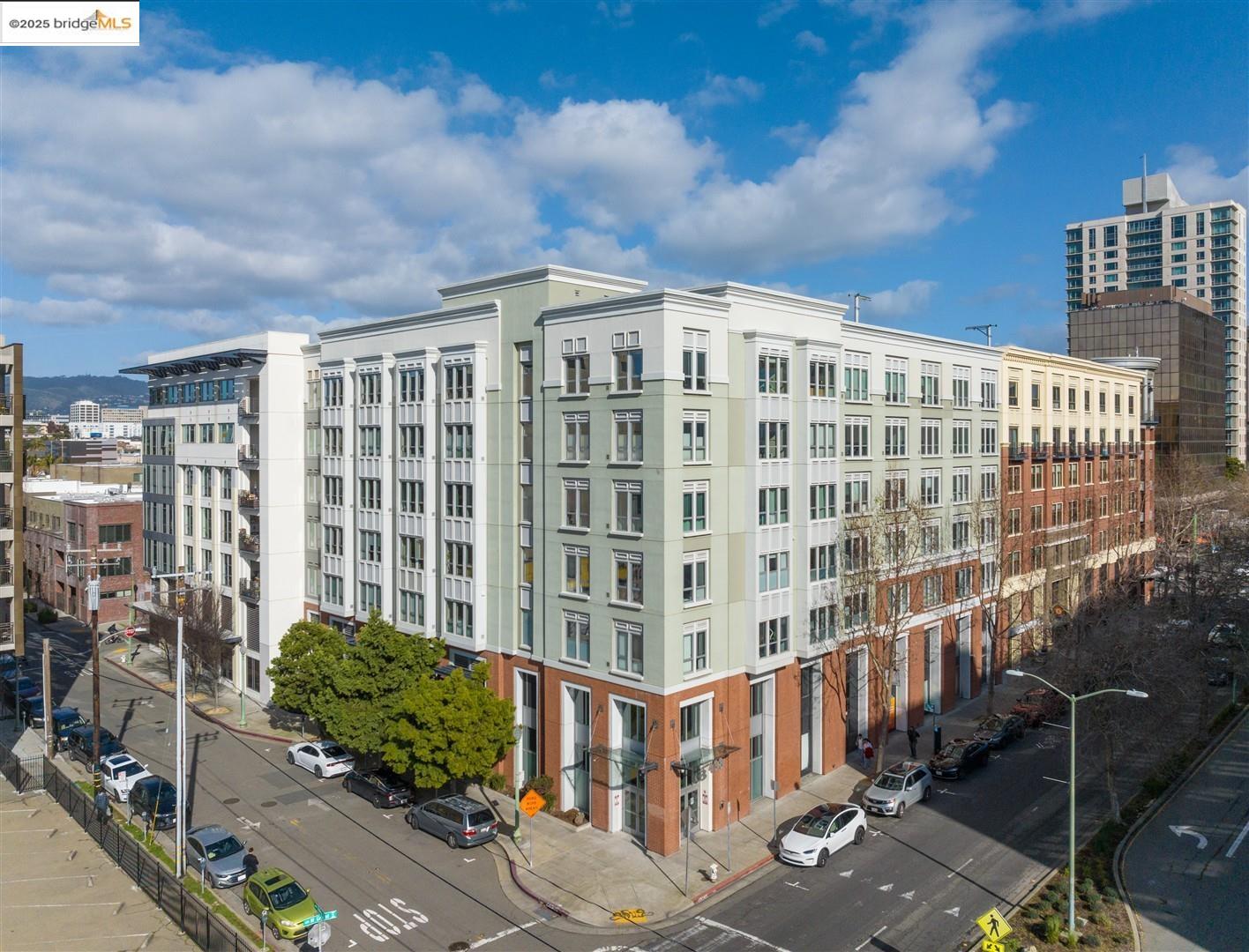 438 W Grand # 523