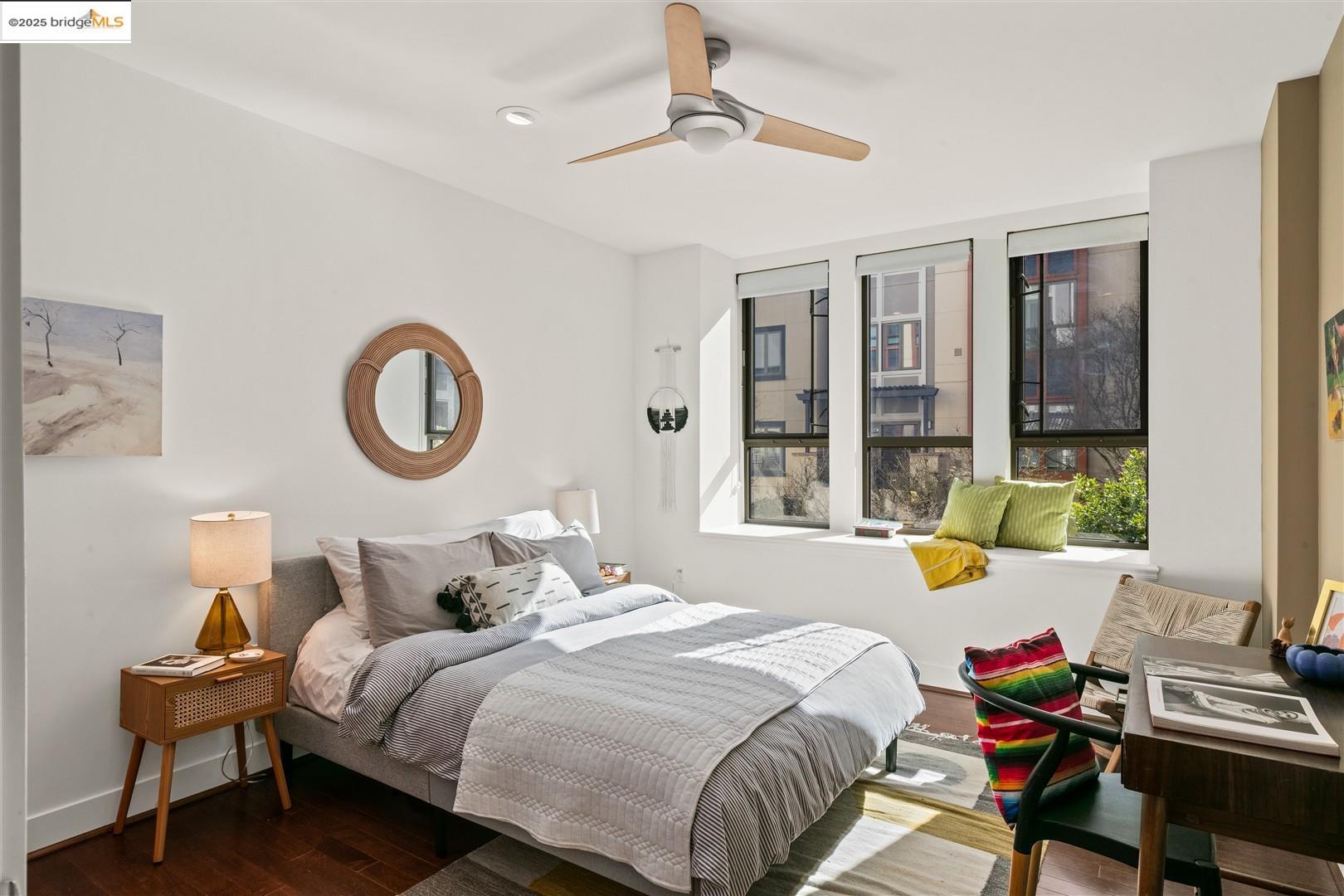 438 W Grand # 523