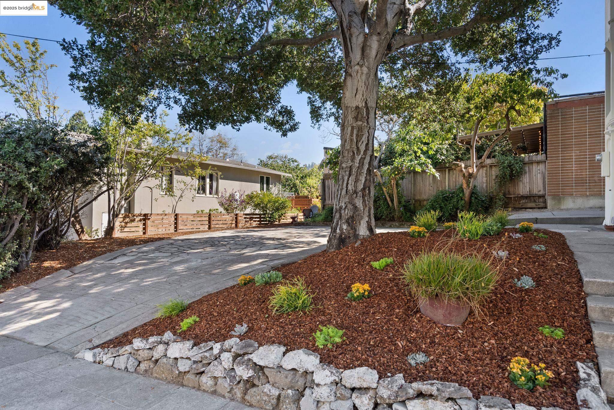 893 Neilson Street