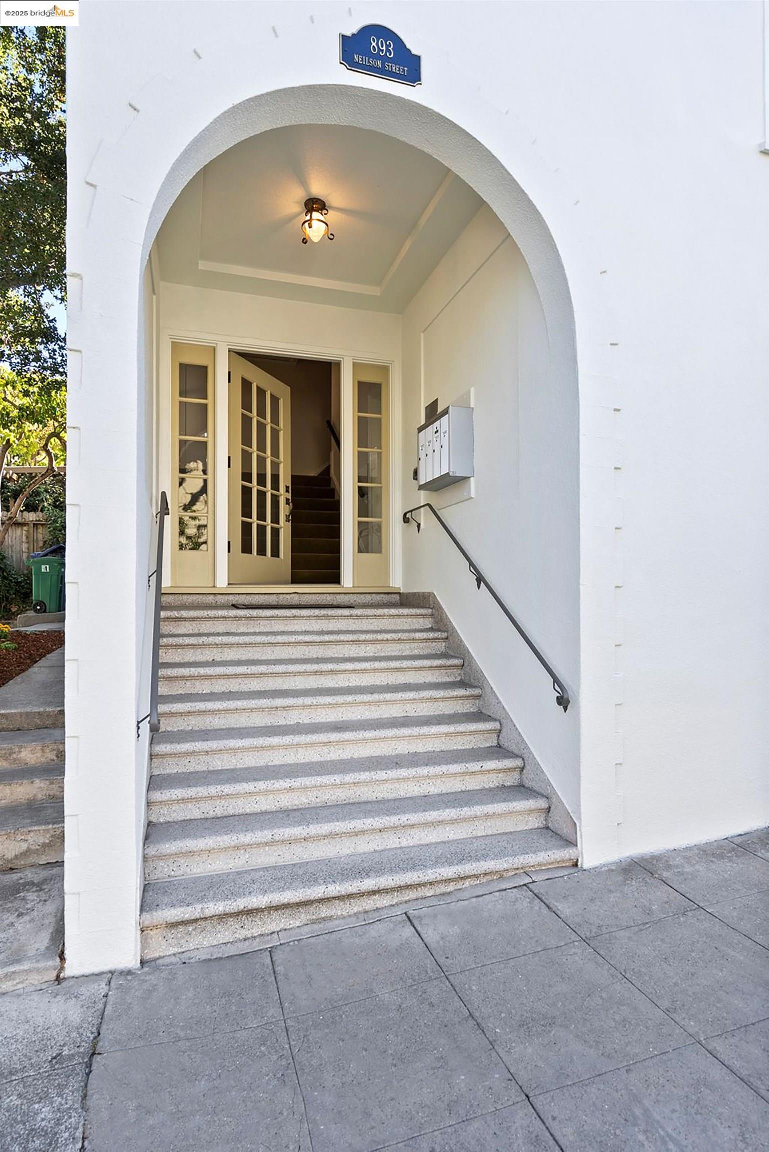 893 Neilson Street