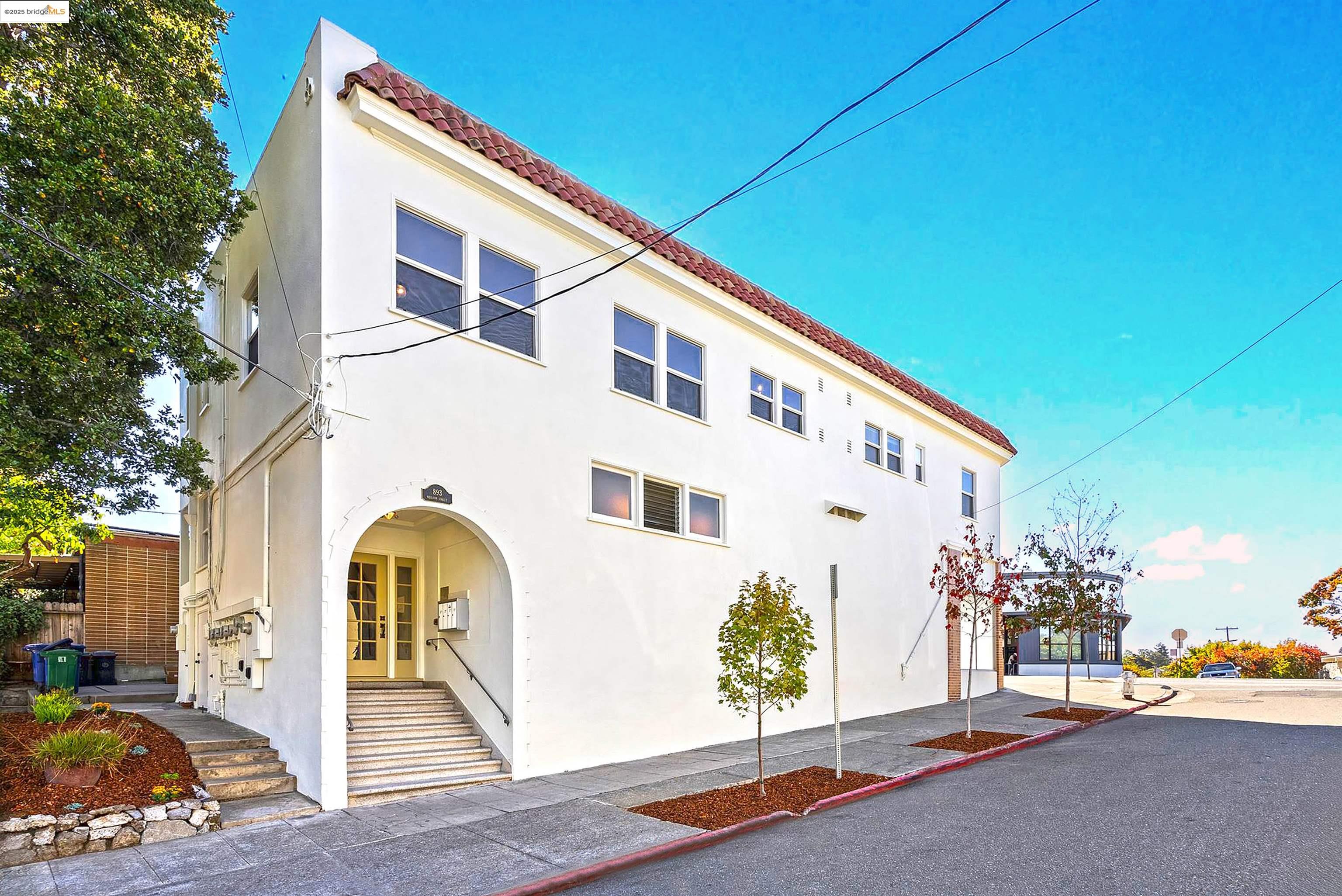 893 Neilson Street