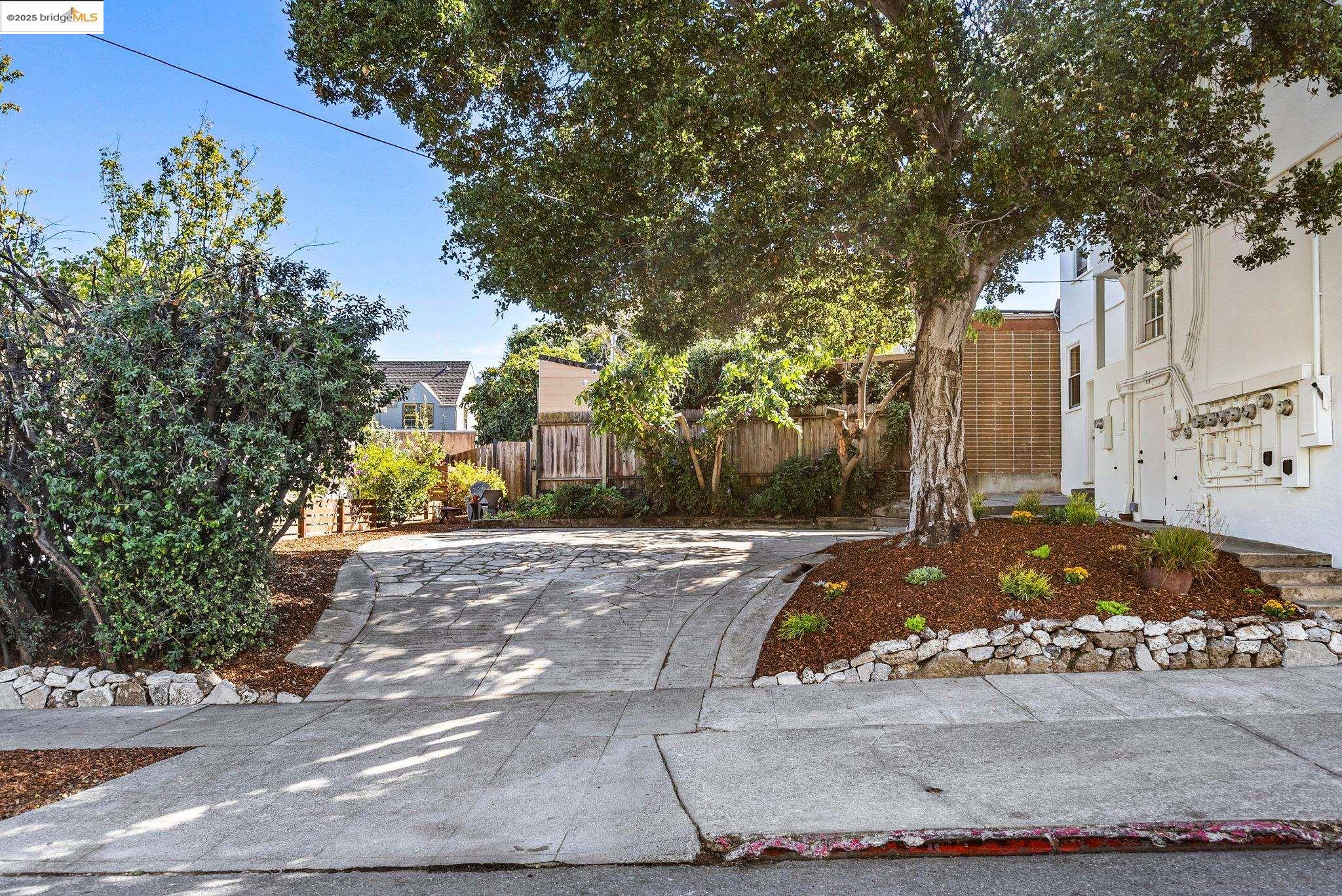 893 Neilson Street