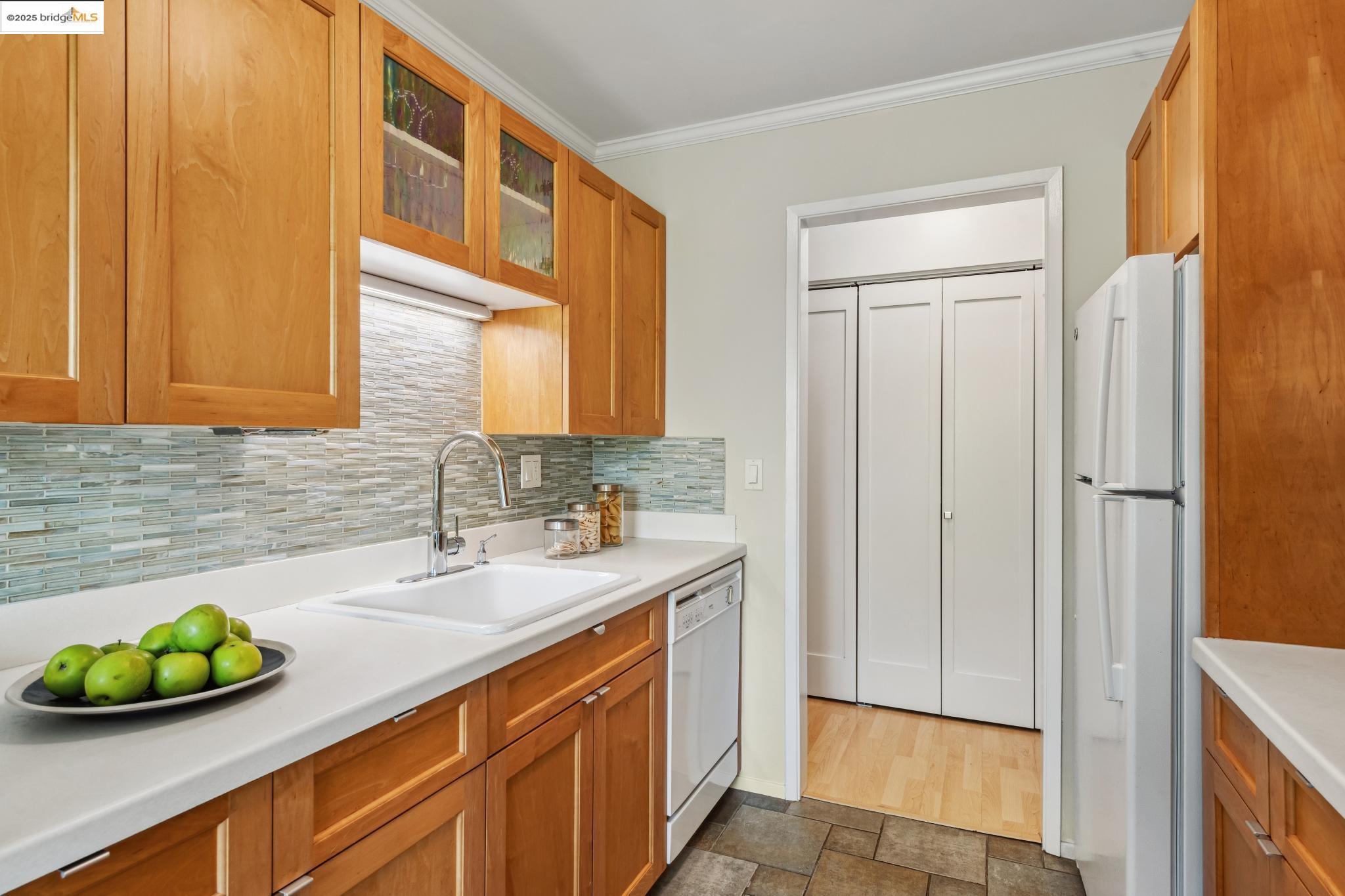 9 Commodore Drive # A404