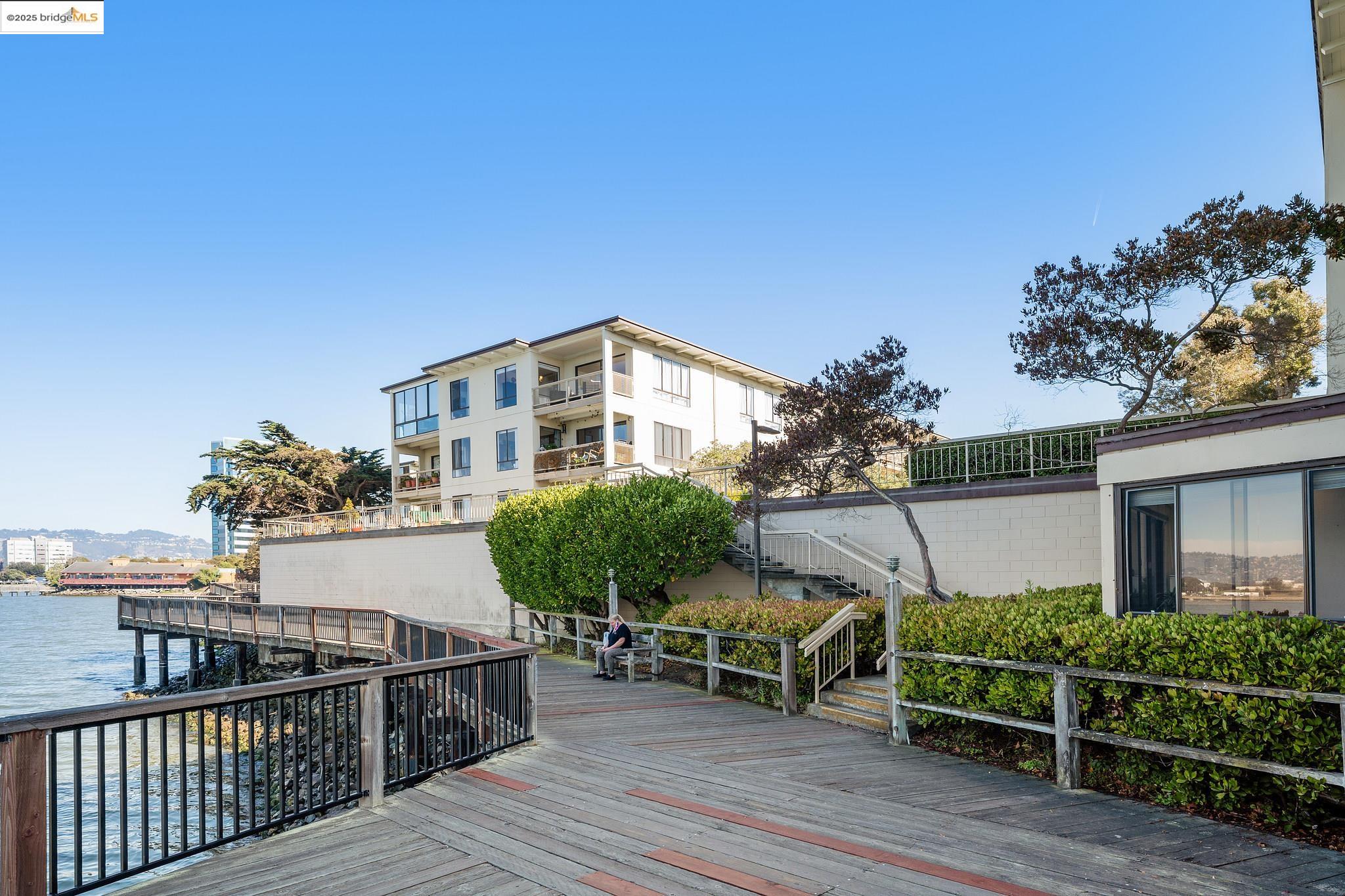 9 Commodore Drive # A404