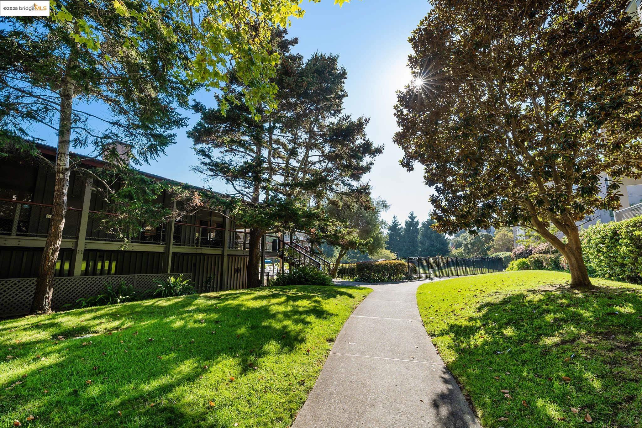 9 Commodore Drive # A404