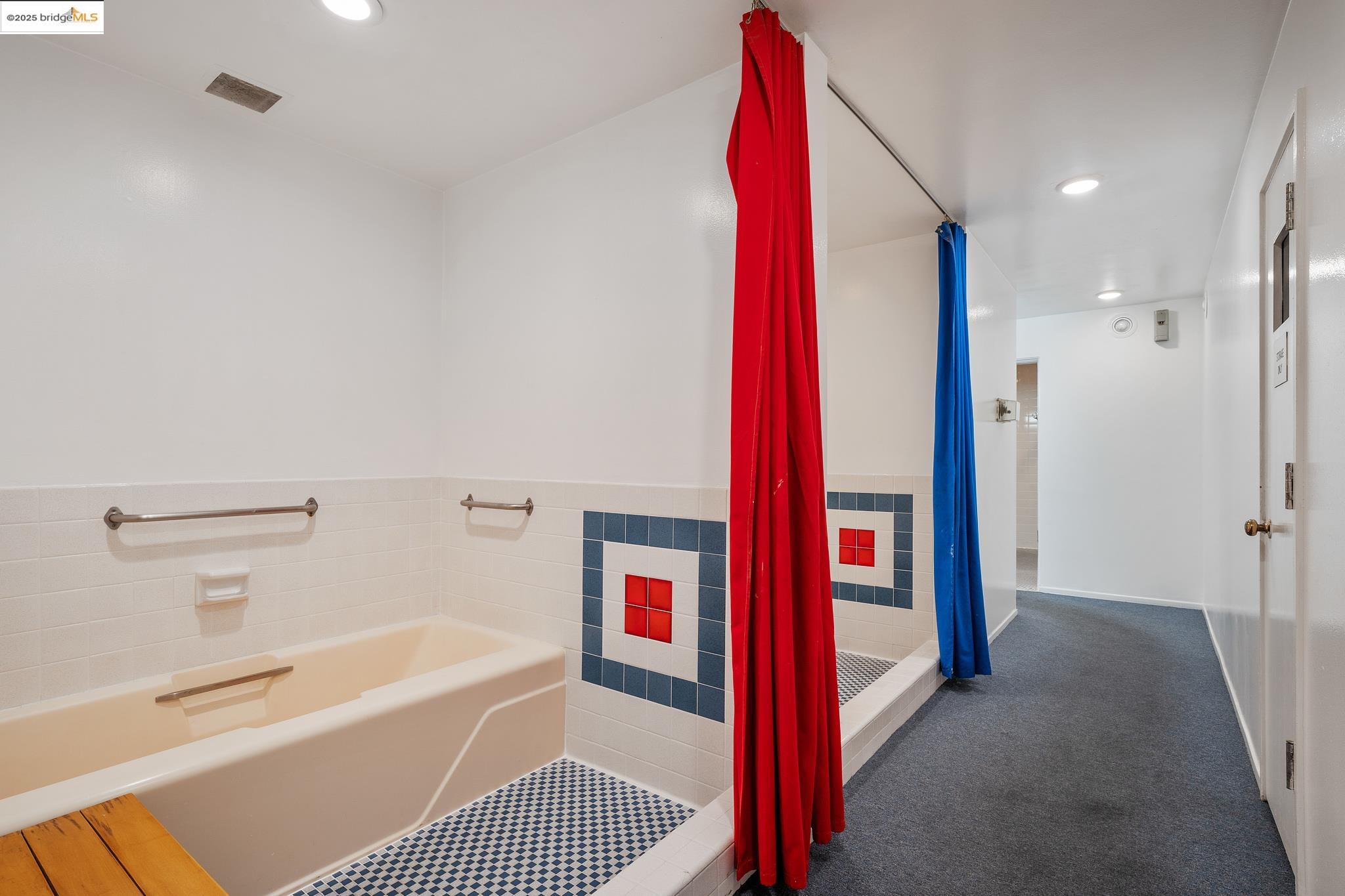 9 Commodore Drive # A404