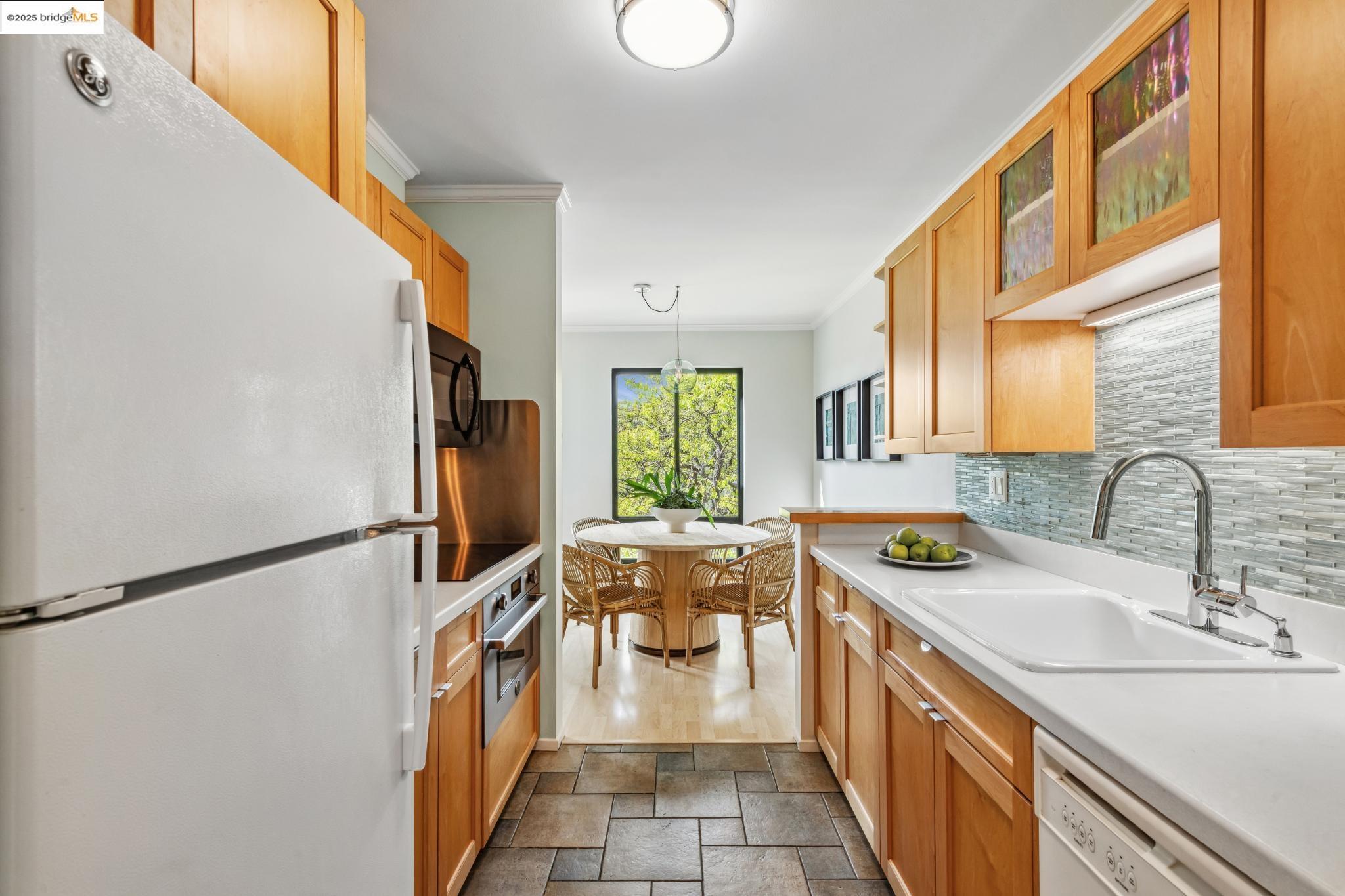 9 Commodore Drive # A404