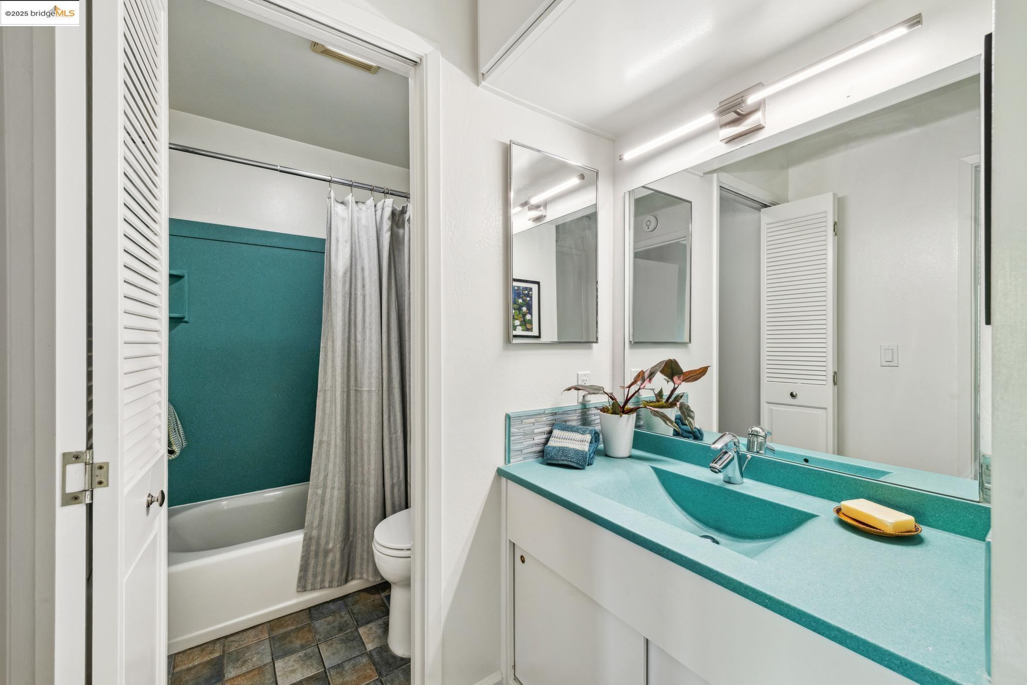 9 Commodore Drive # A404