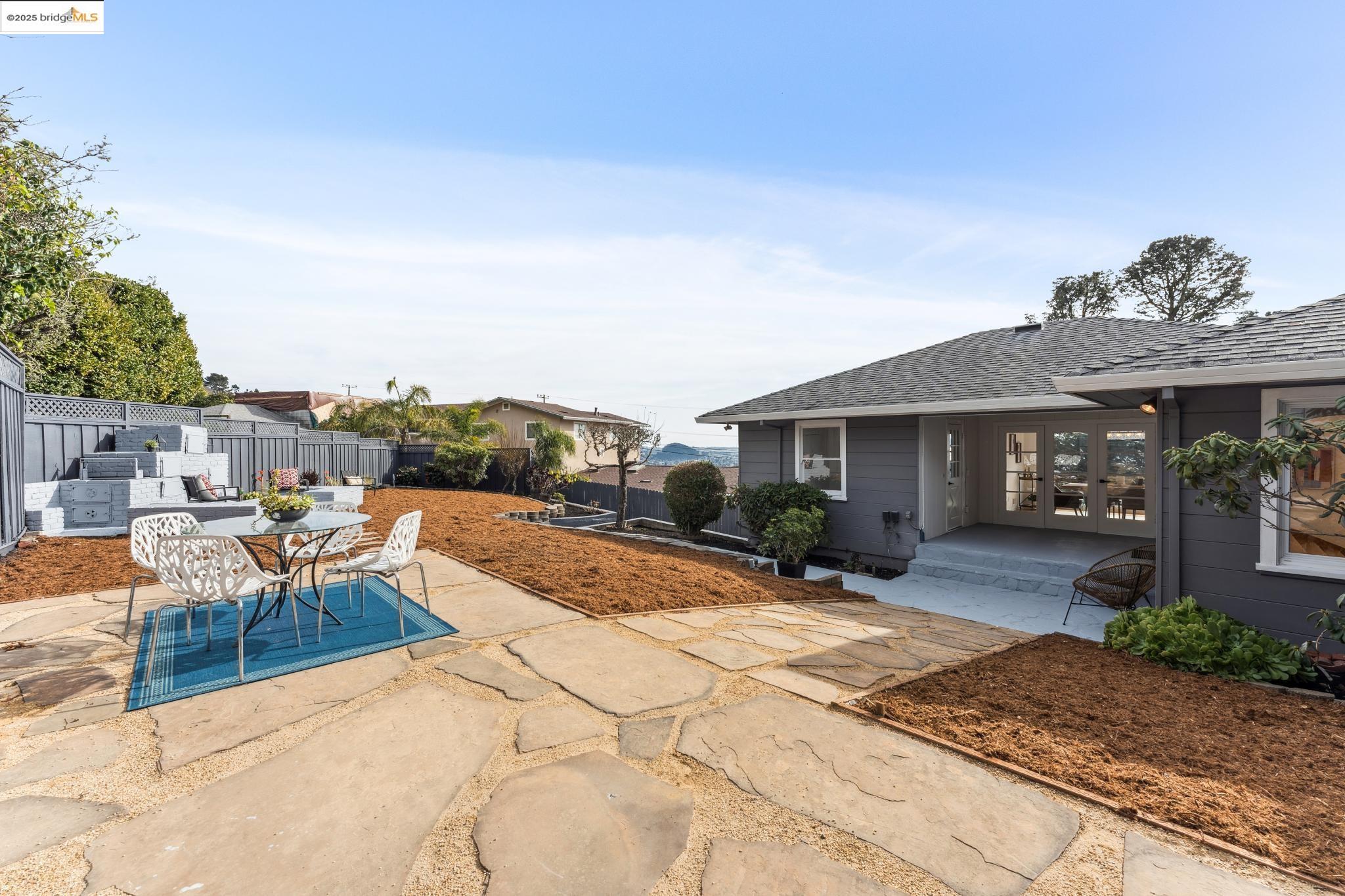 2212 Arlington Blvd