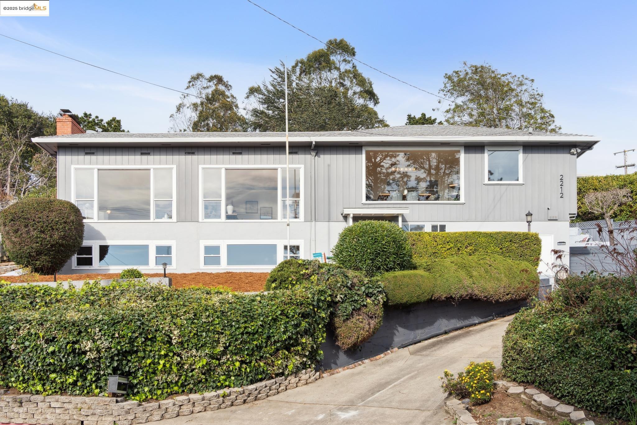 2212 Arlington Blvd