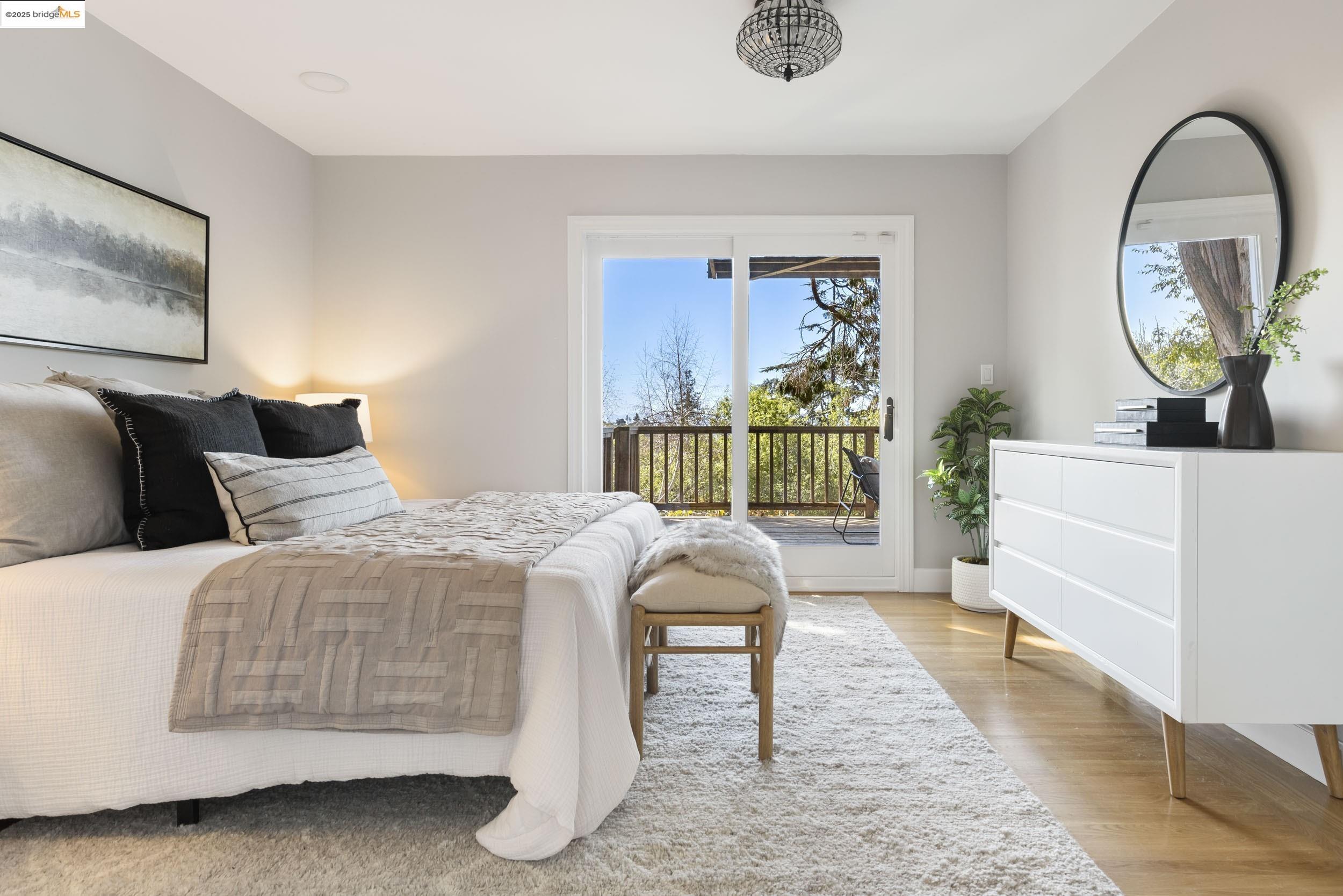 6047 Buena Vista Ave