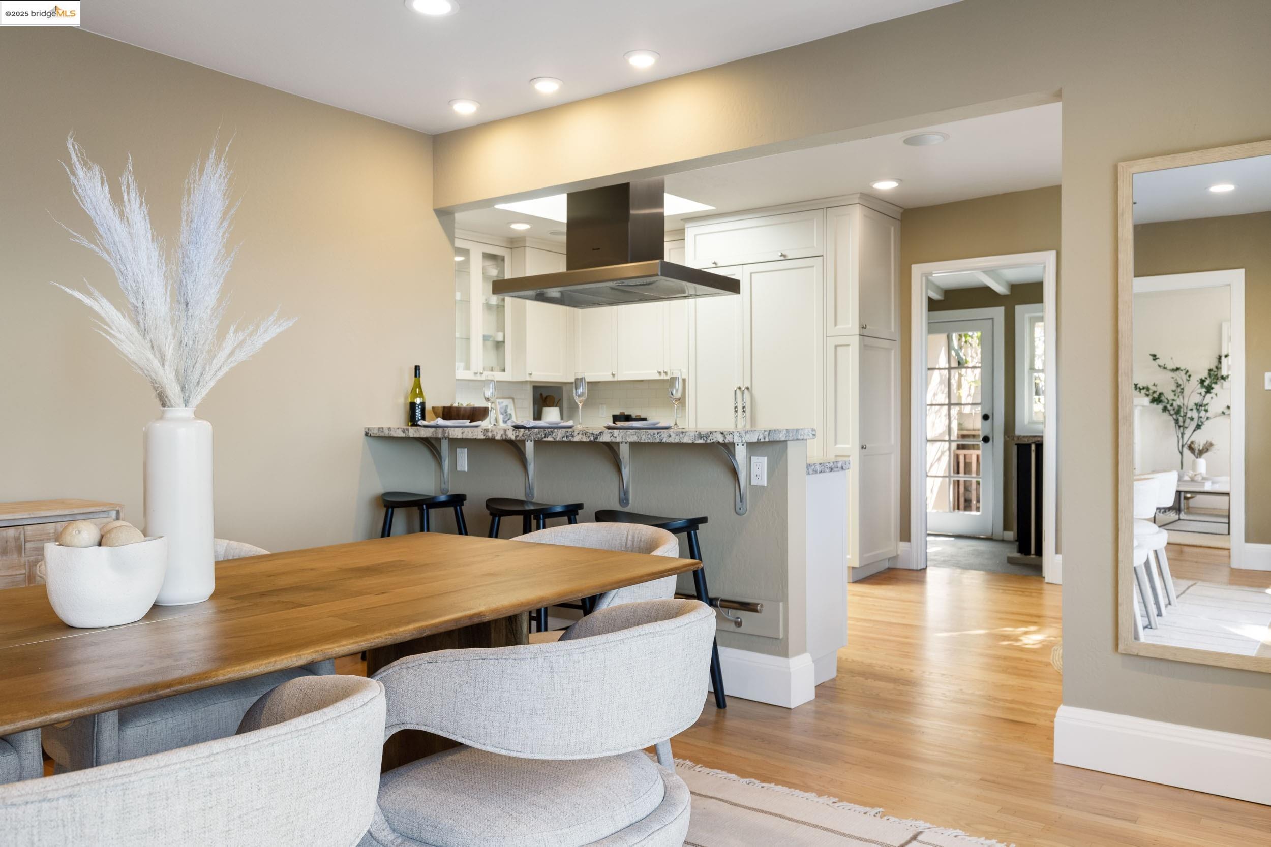 6047 Buena Vista Ave