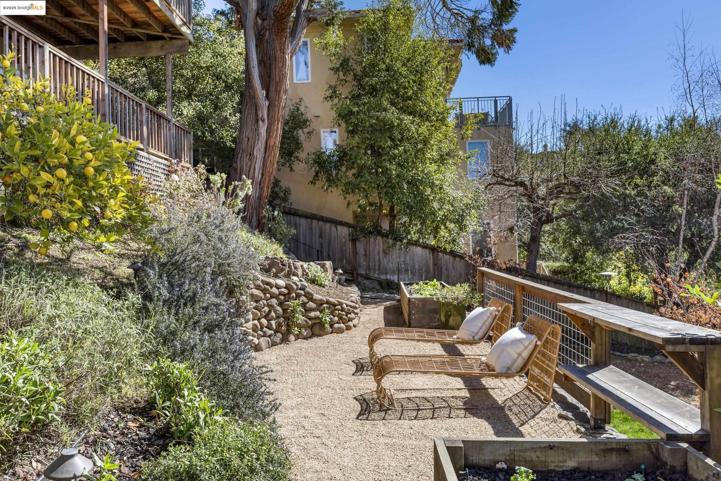 6047 Buena Vista Ave