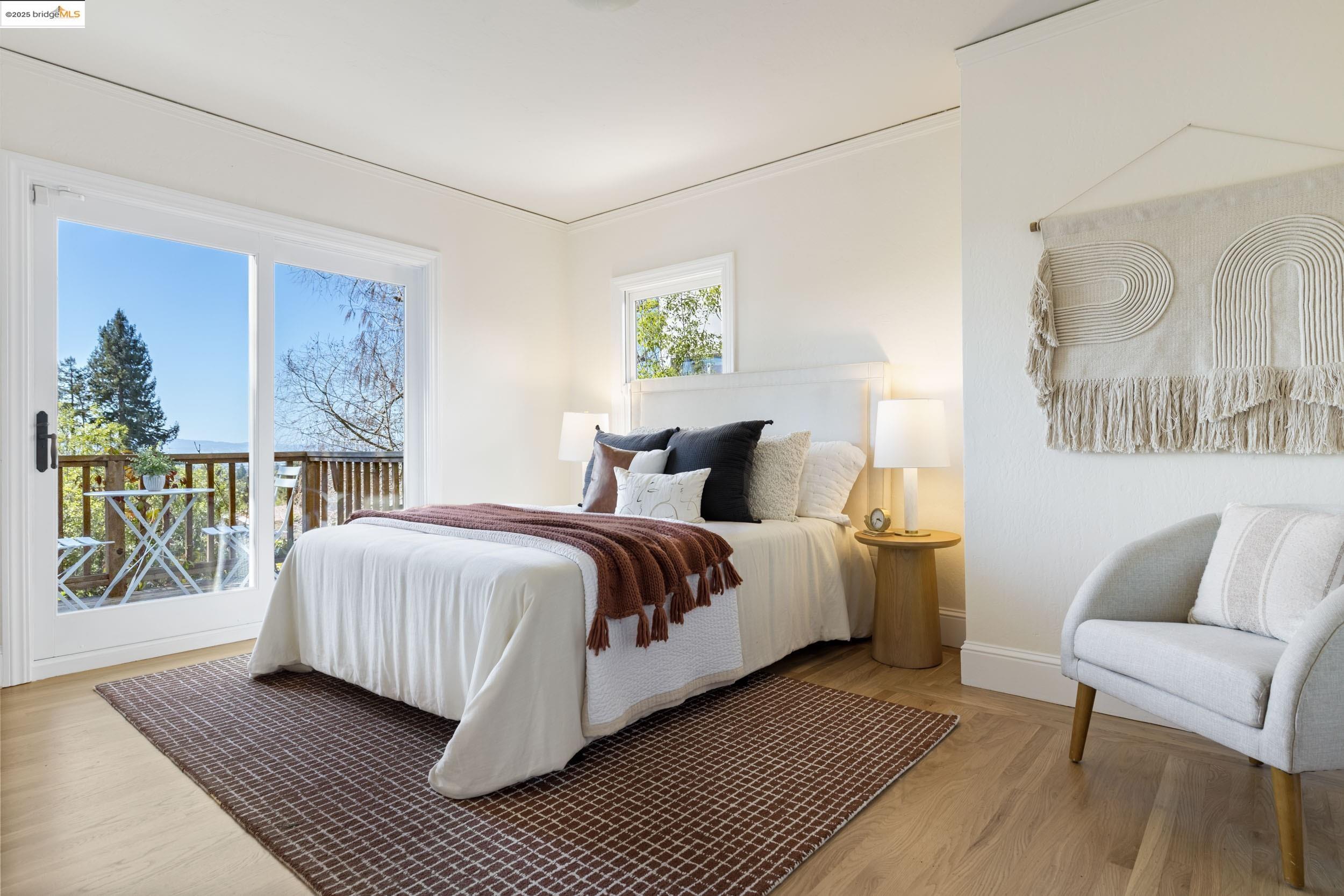 6047 Buena Vista Ave