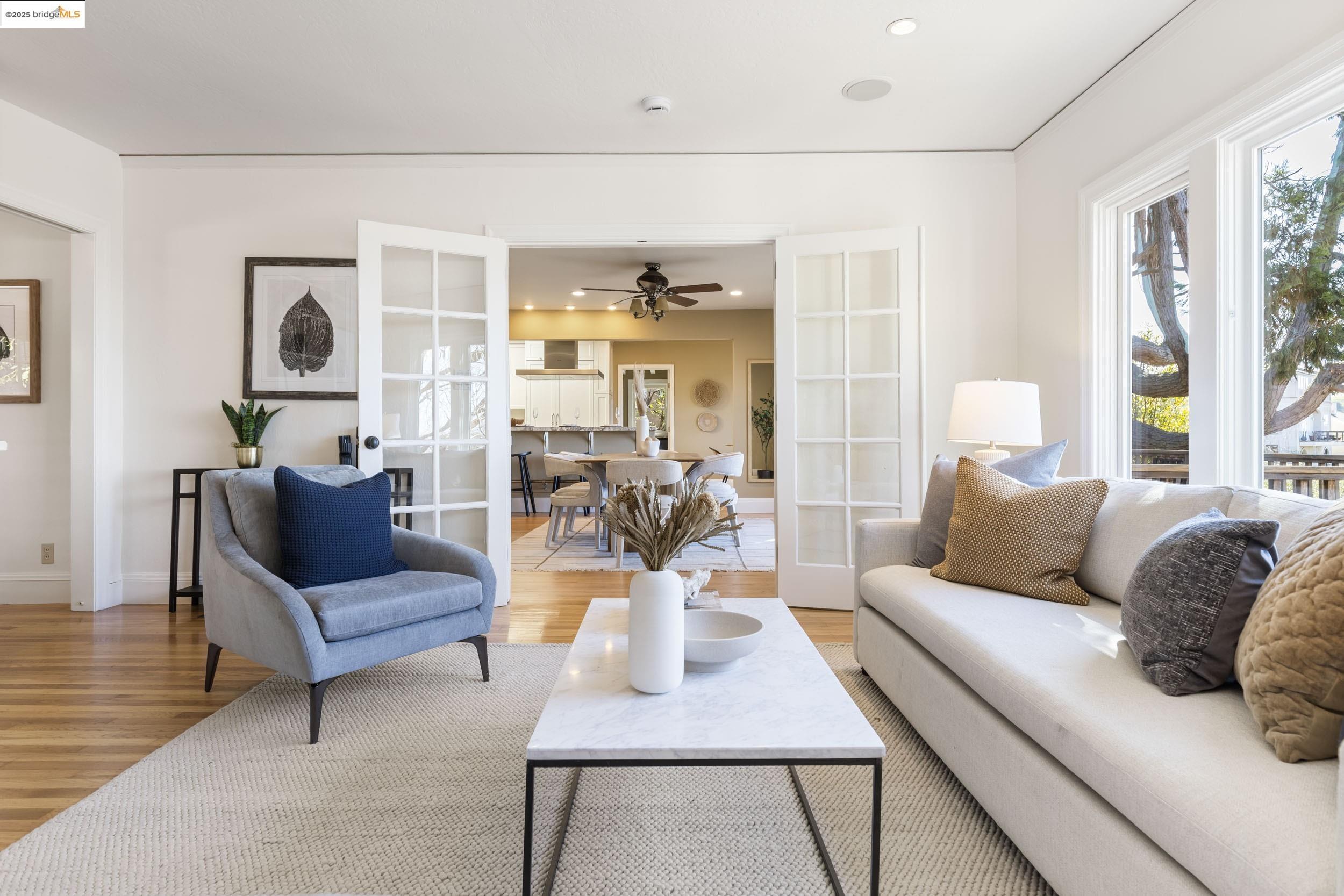 6047 Buena Vista Ave