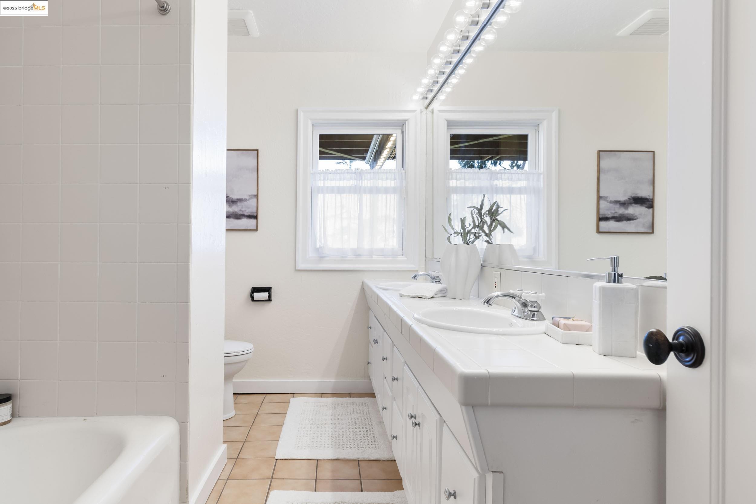 6047 Buena Vista Ave