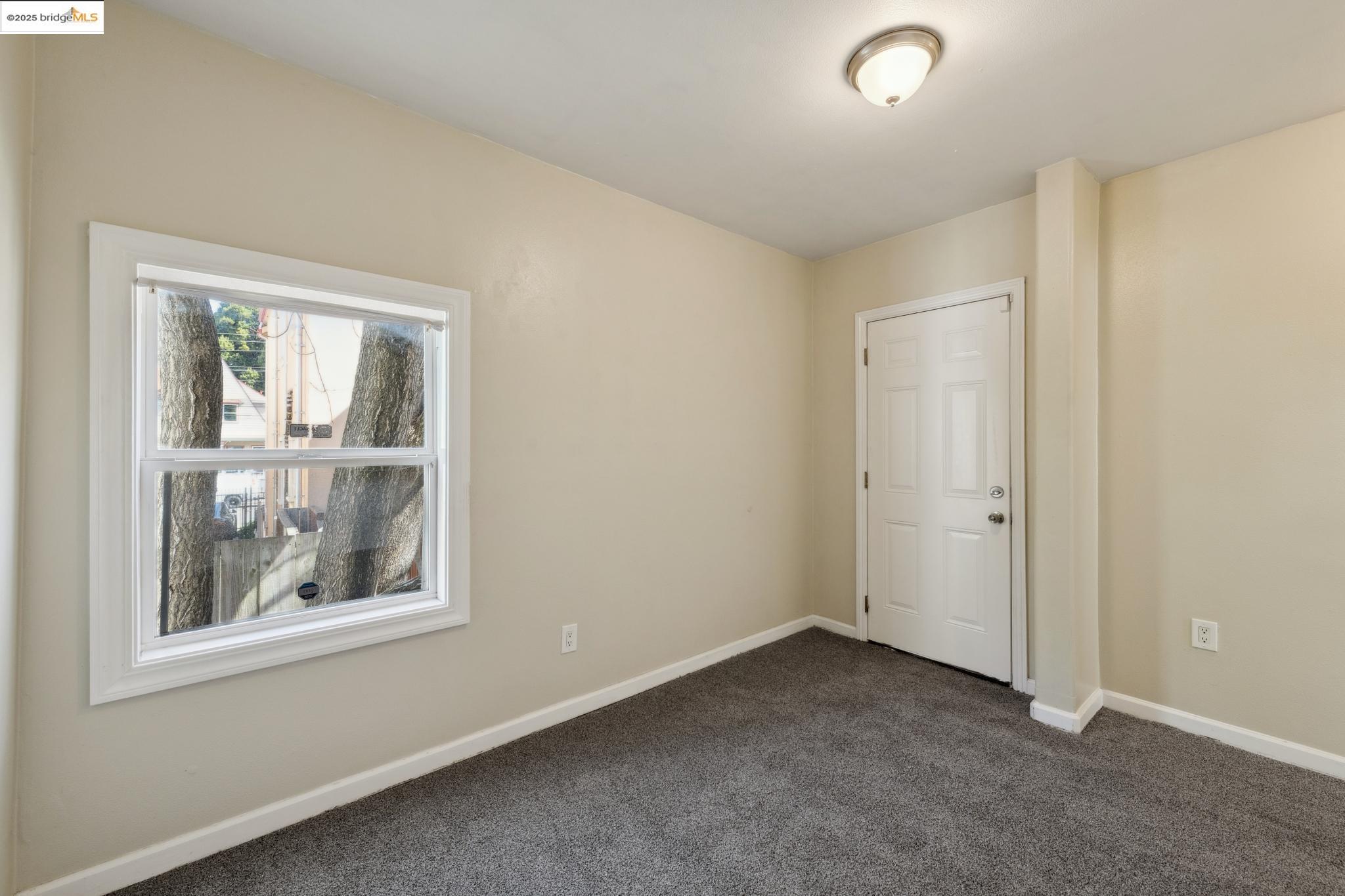 822 Henry St