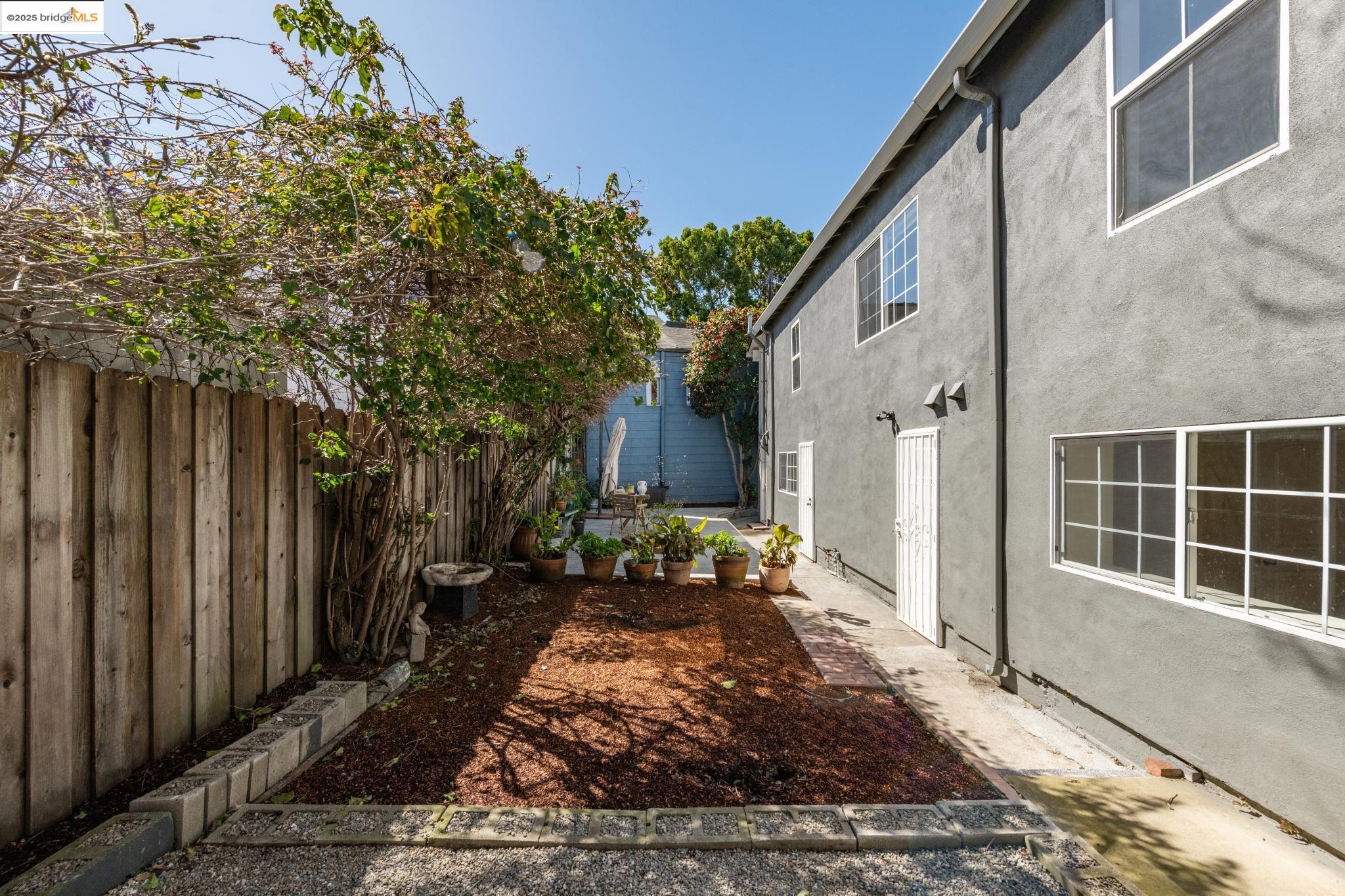 822 Henry St