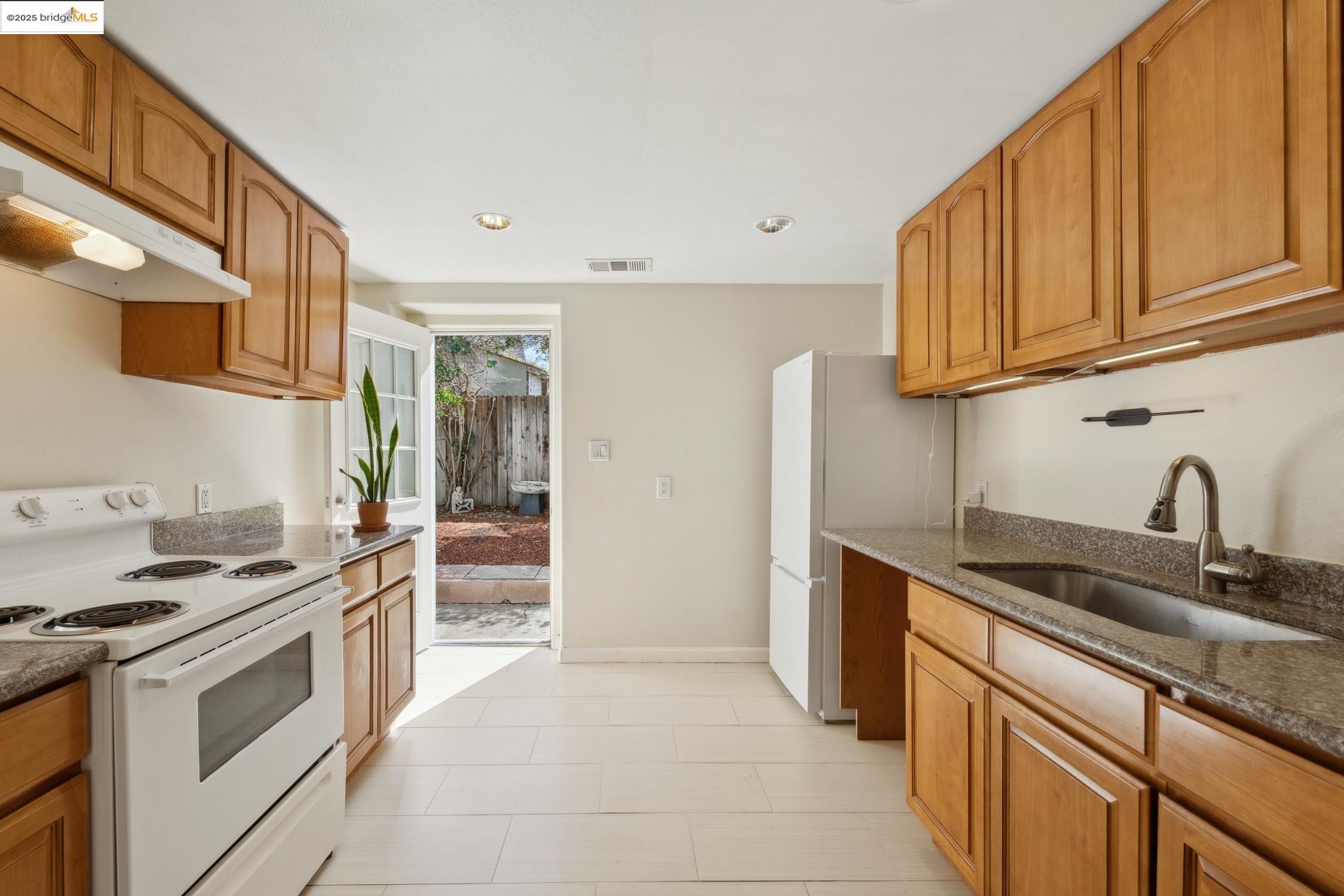822 Henry St