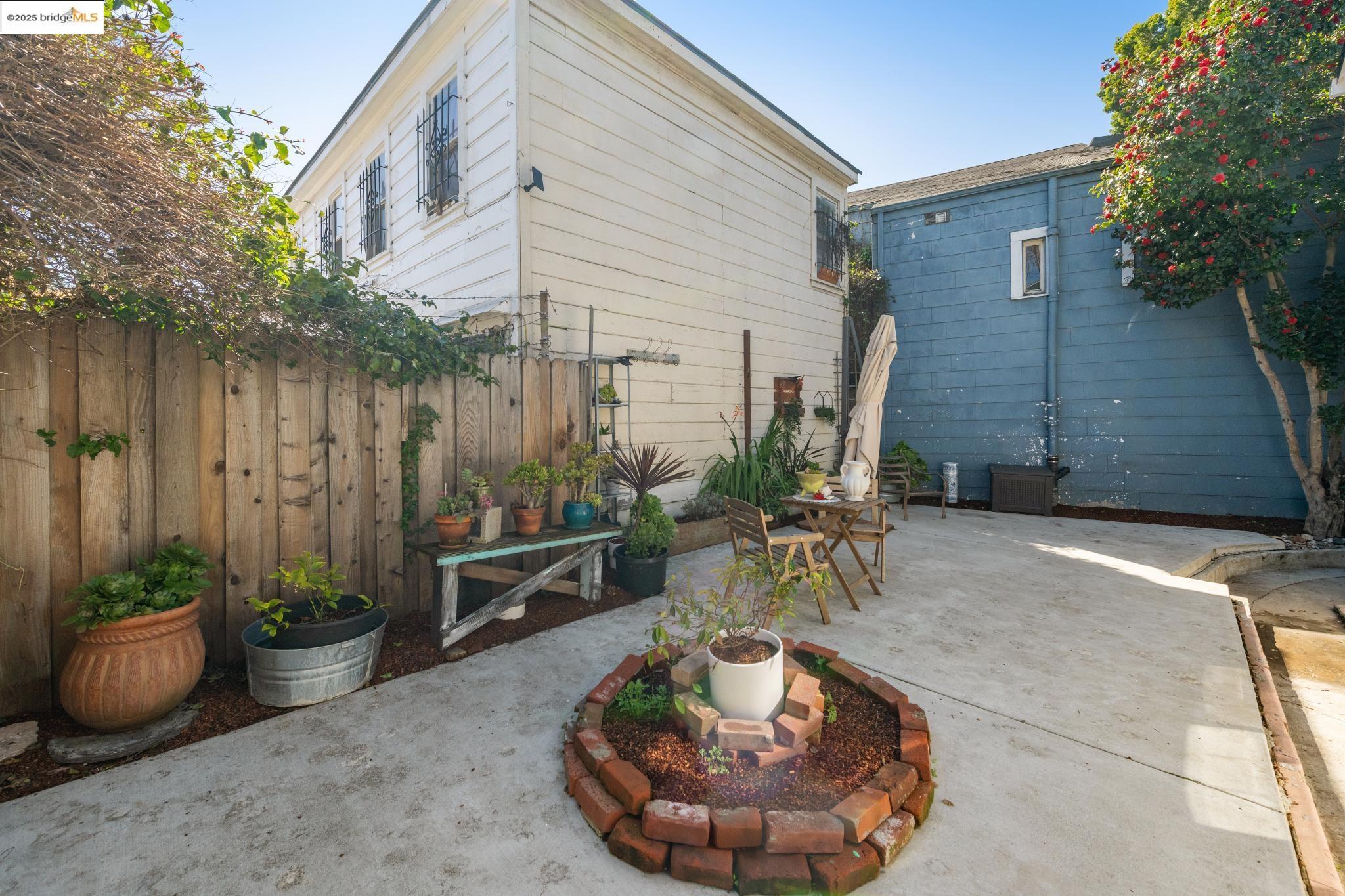 822 Henry St