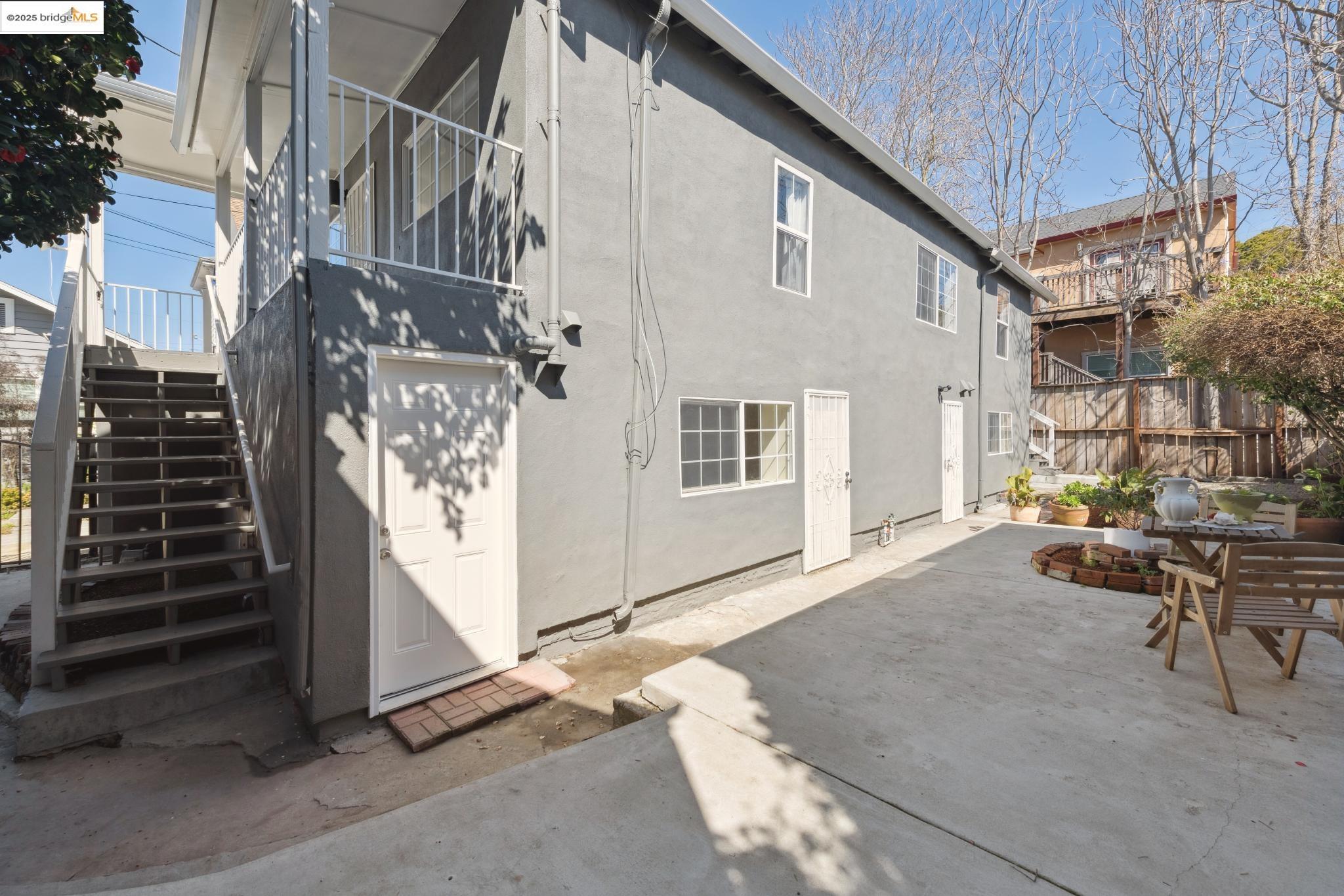 822 Henry St