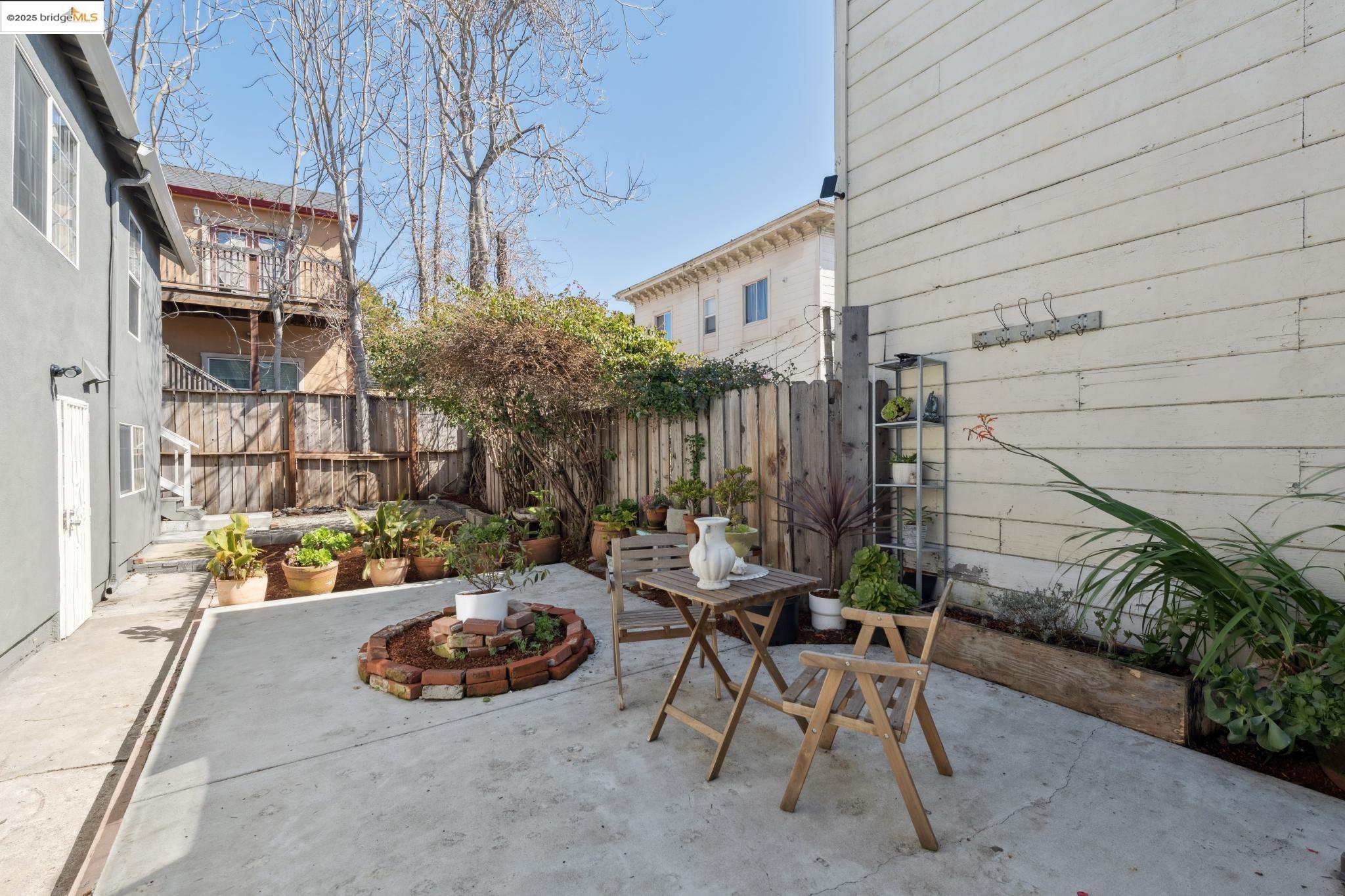 822 Henry St