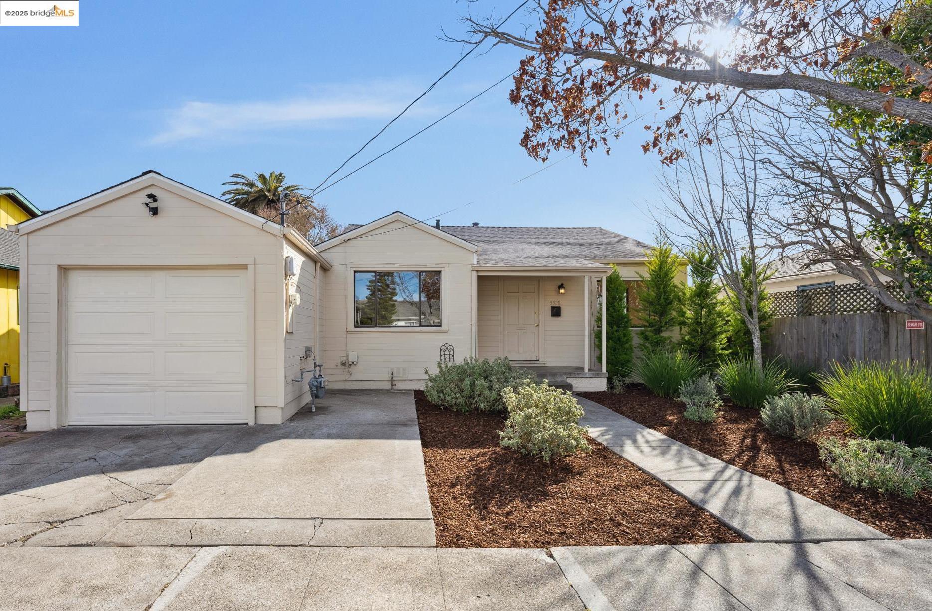 5528 Solano Ave